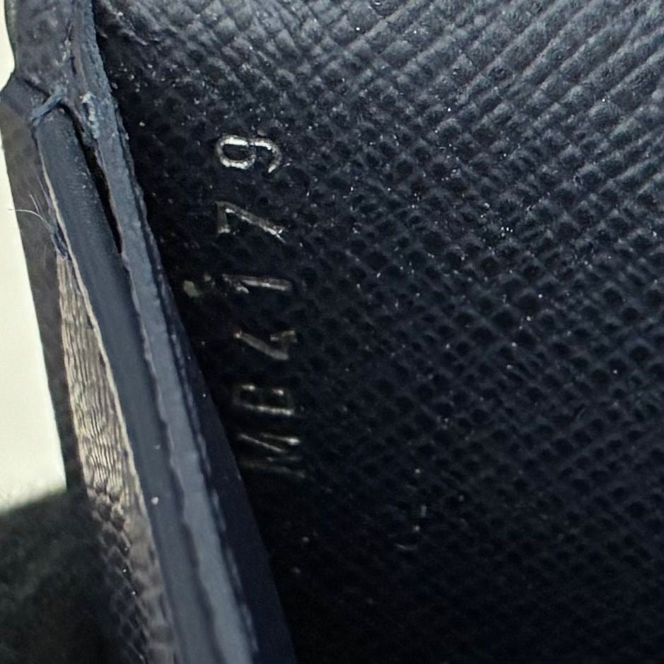 Louis Vuitton Brazza Taiga