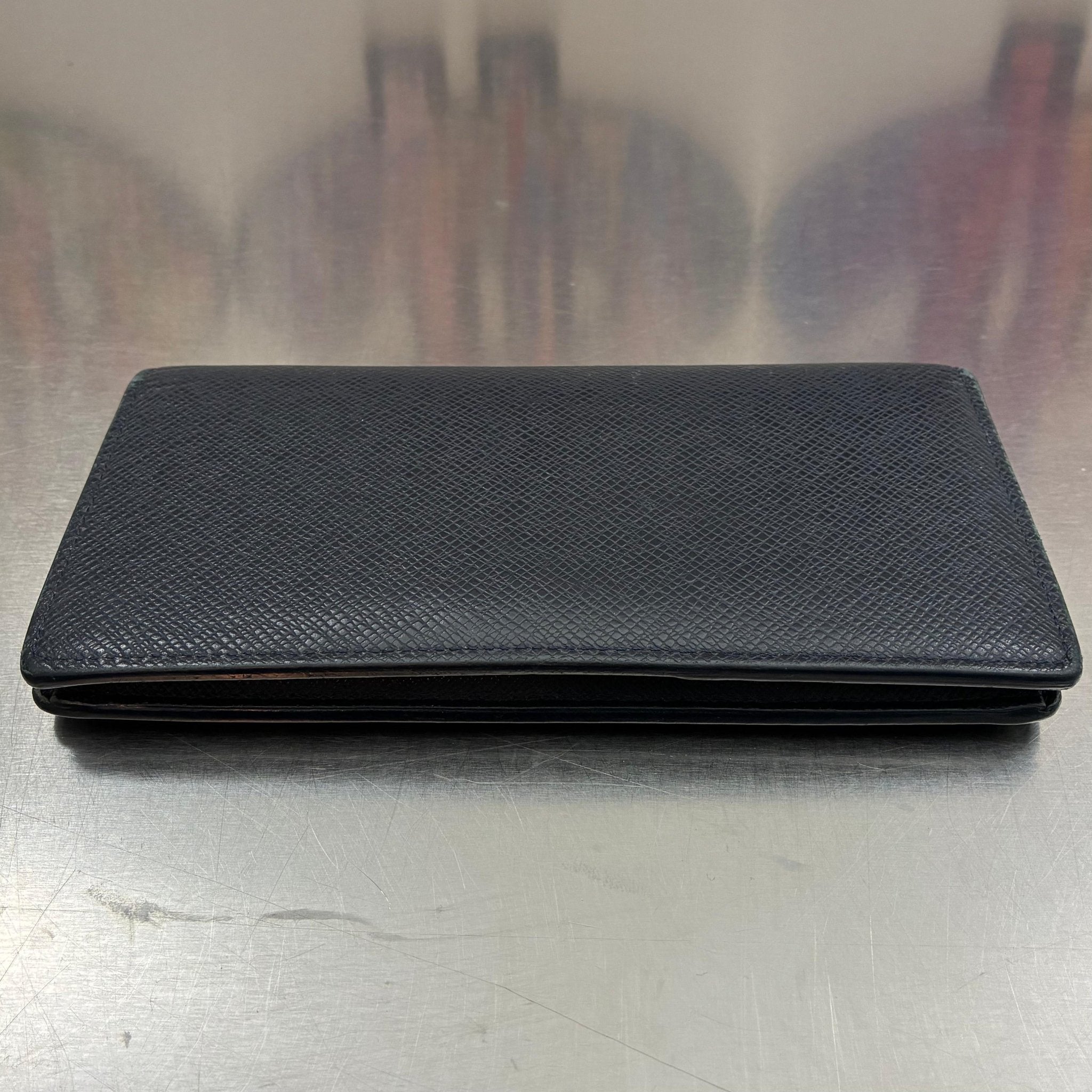 Louis Vuitton Brazza Taiga