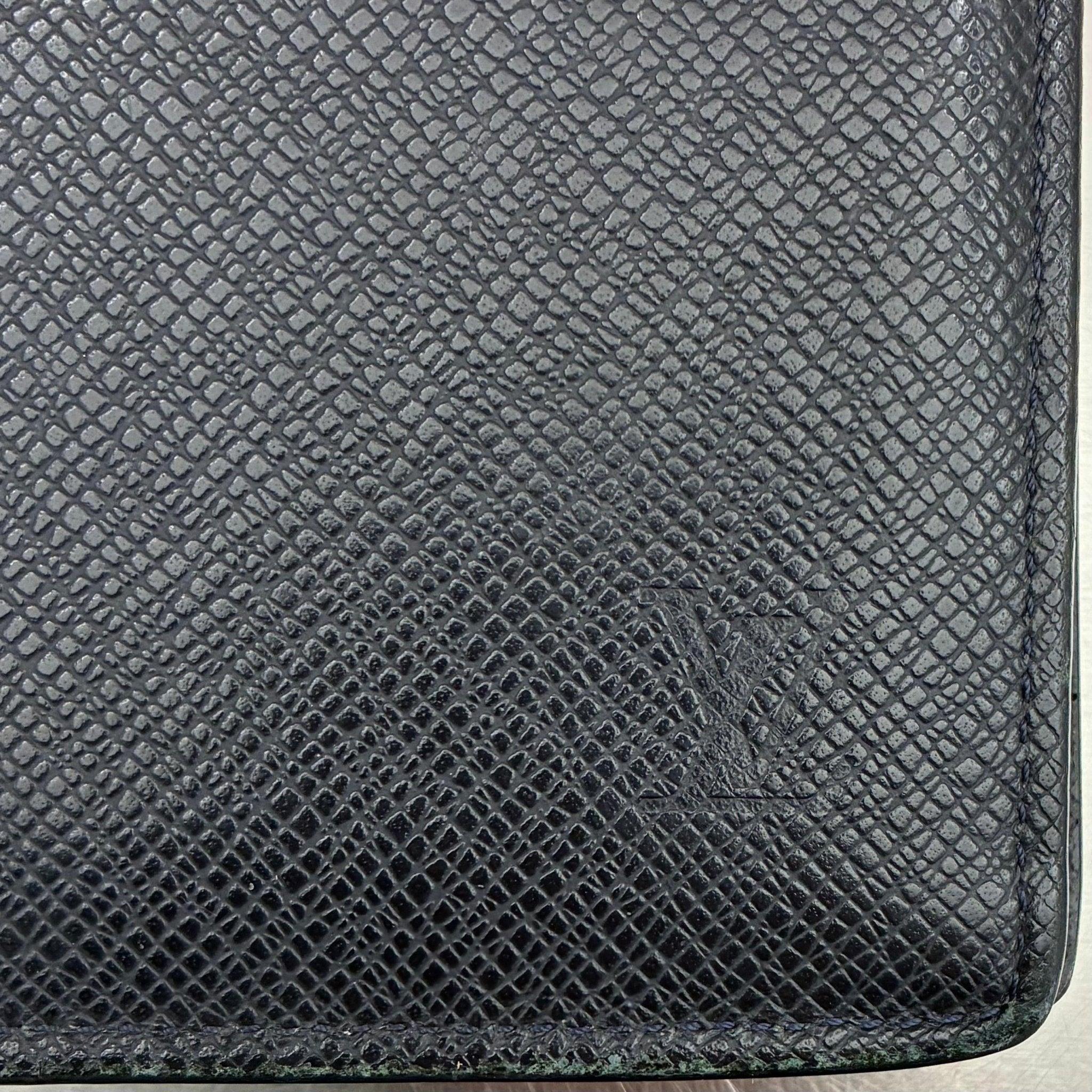 Louis Vuitton Brazza Taiga