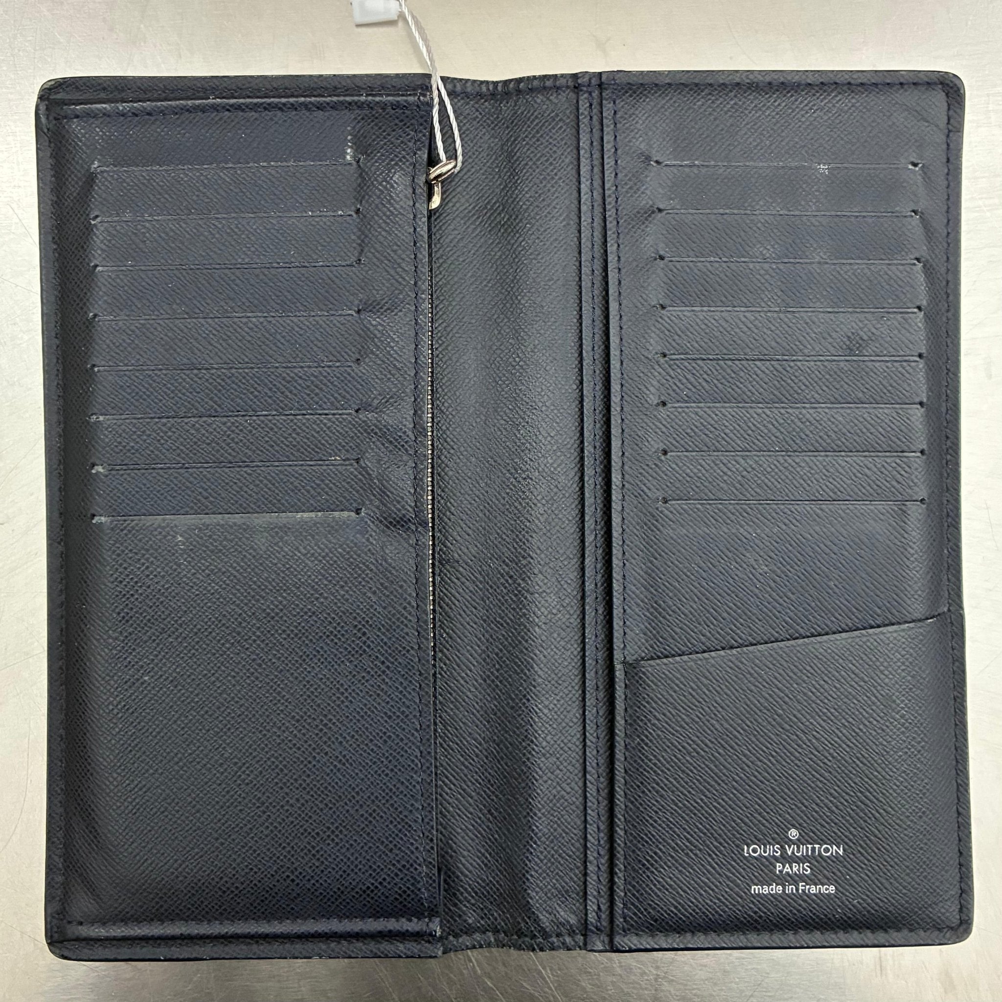 Louis Vuitton Brazza Taiga