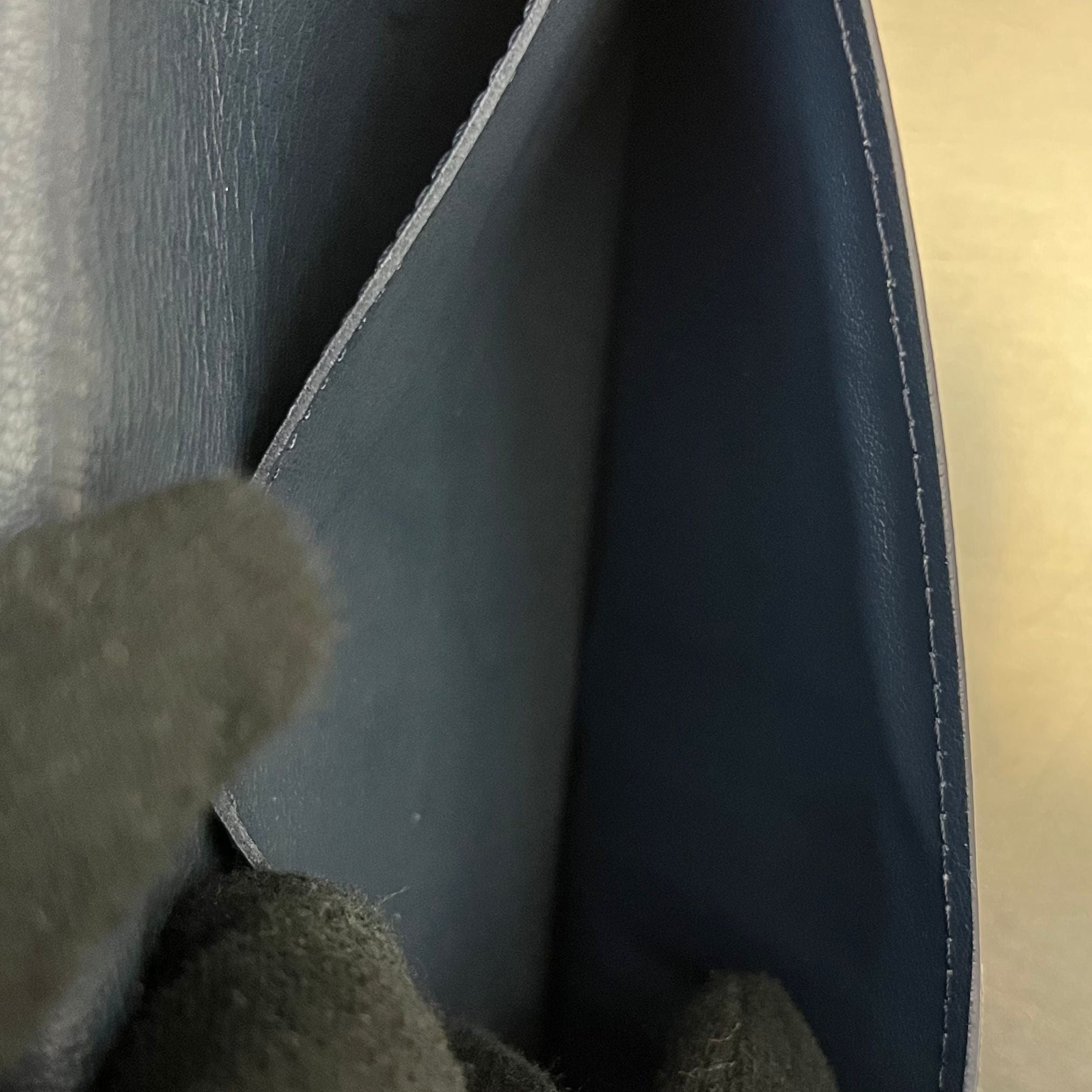 Louis Vuitton Brazza Taurillon