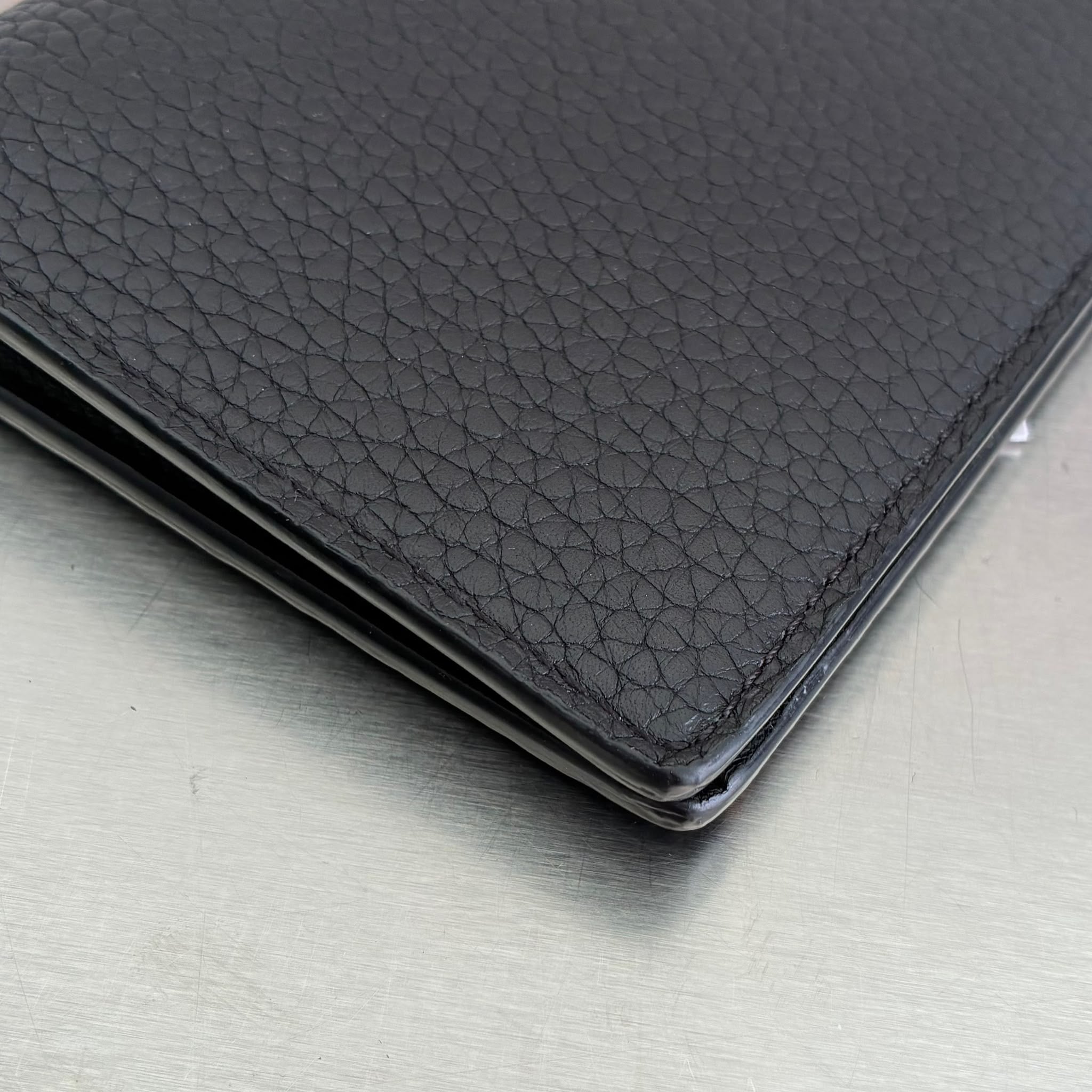 Louis Vuitton Brazza Taurillon mit Münzfach