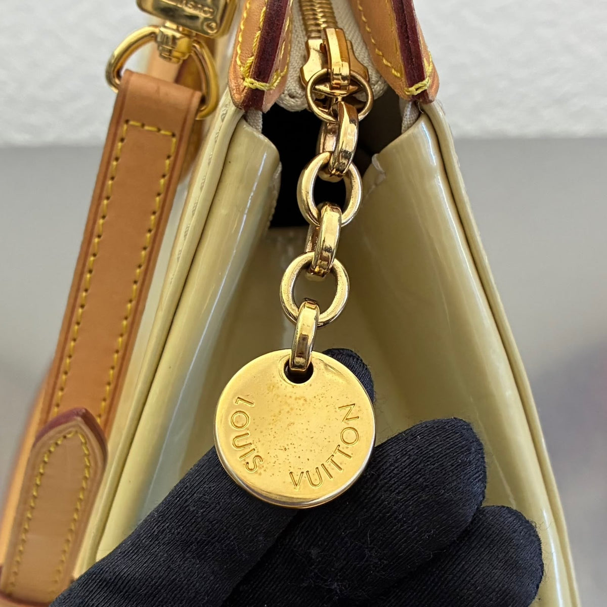 Louis Vuitton Brea MM Vernis