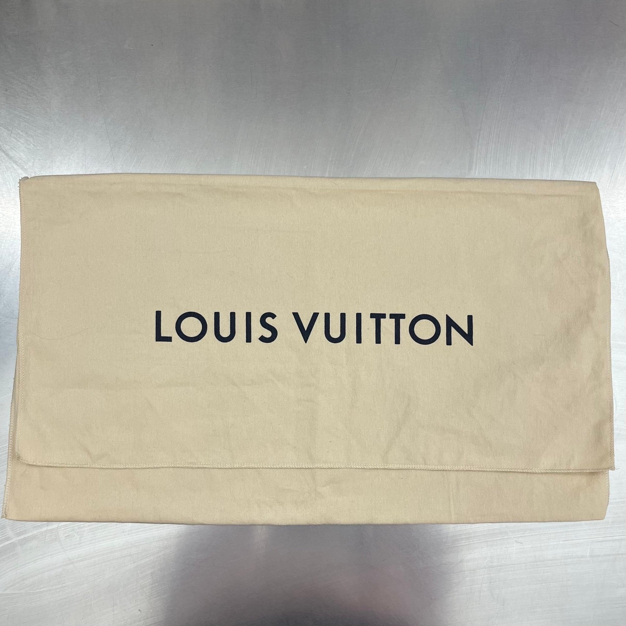 Louis Vuitton Capucines MM
