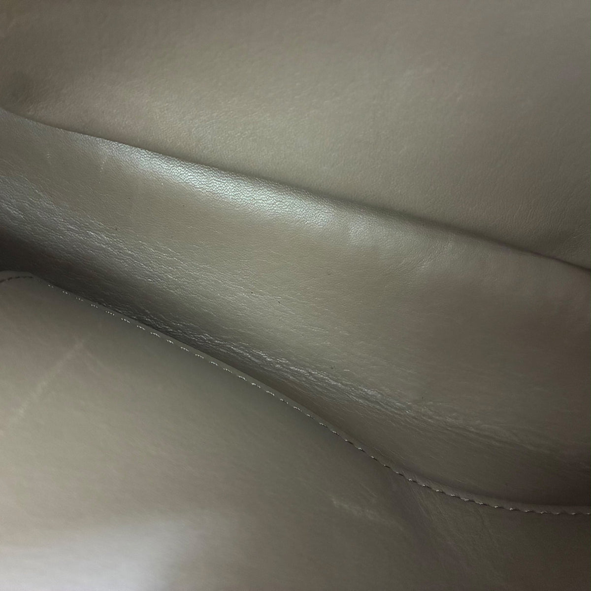 Louis Vuitton Capucines MM