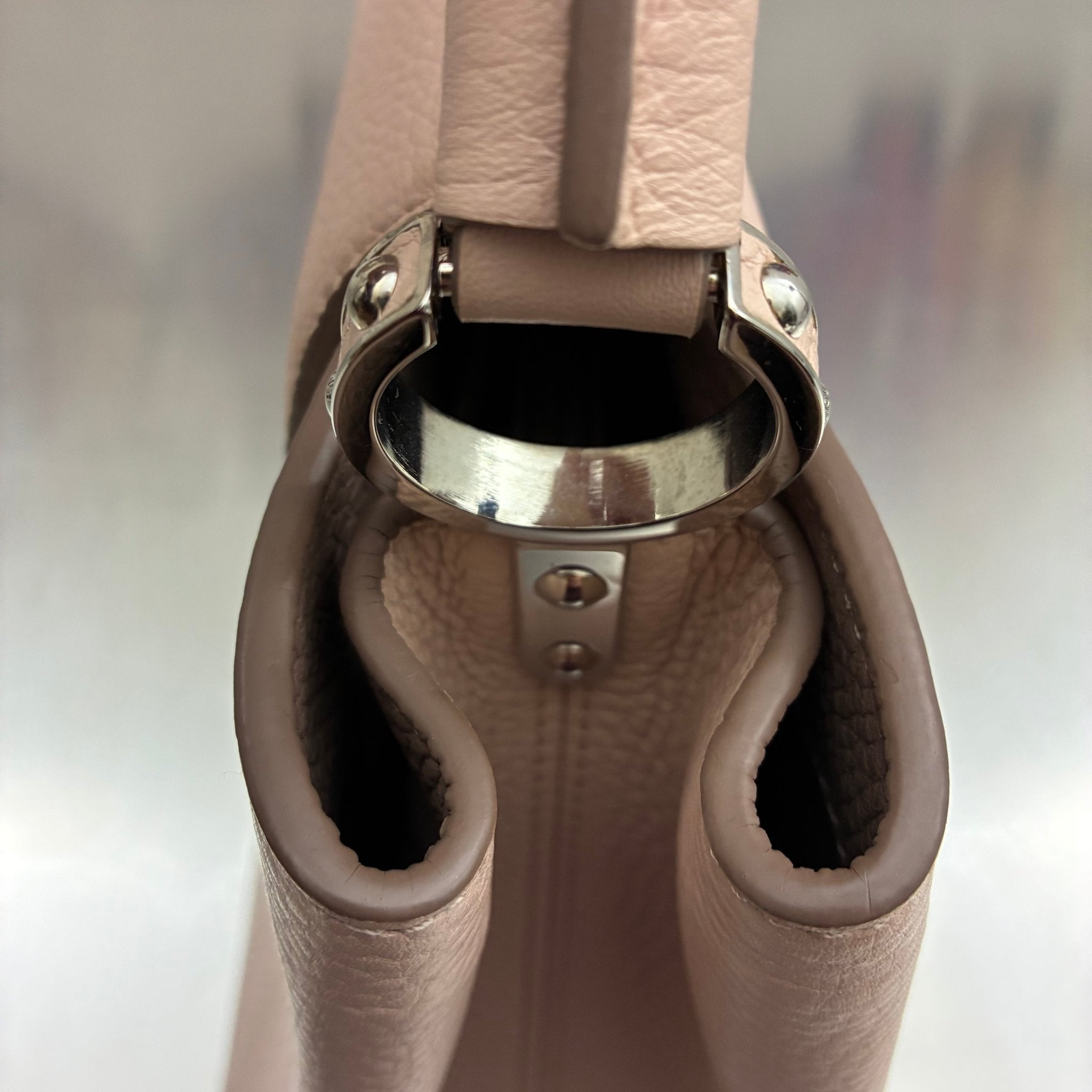 Louis Vuitton Capucines MM