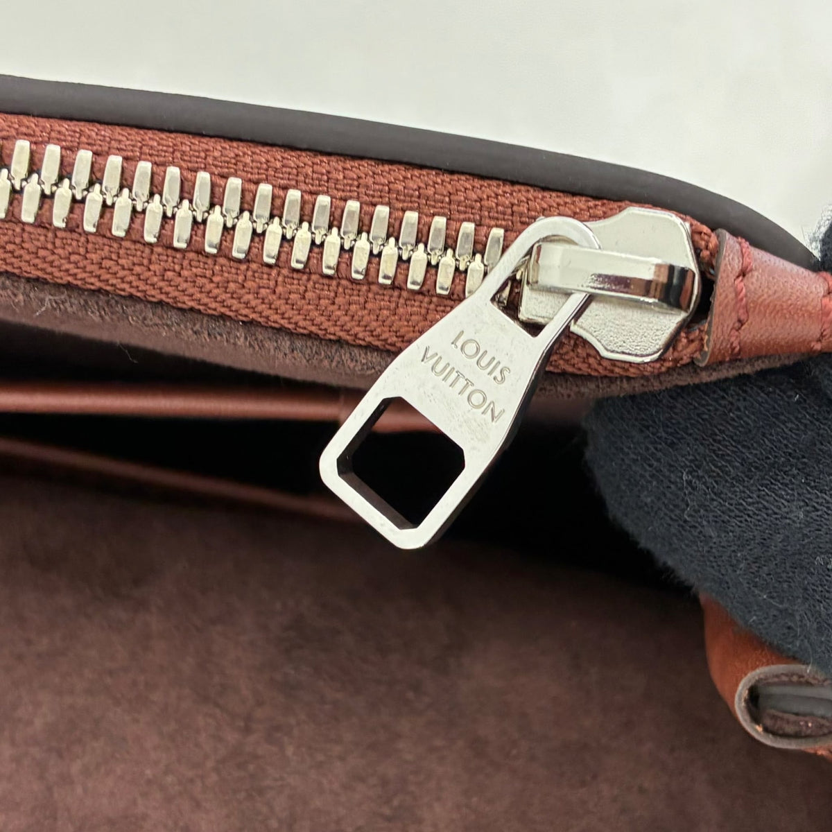Louis Vuitton Cartable Cuir Ombré