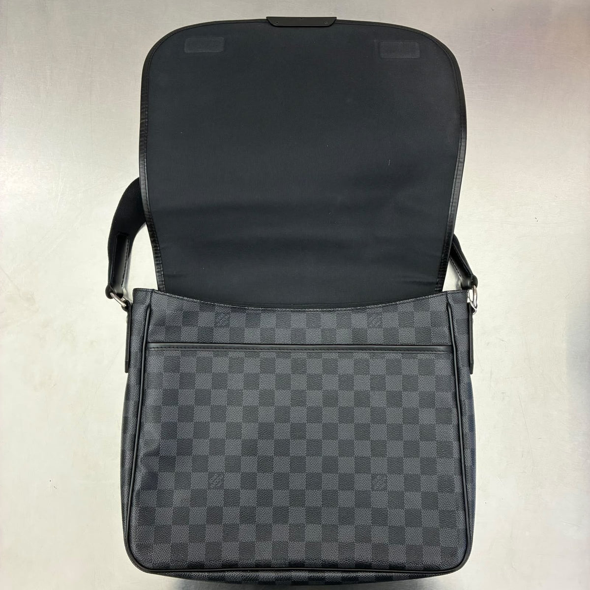 Louis Vuitton Daniel MM Damier Graphite