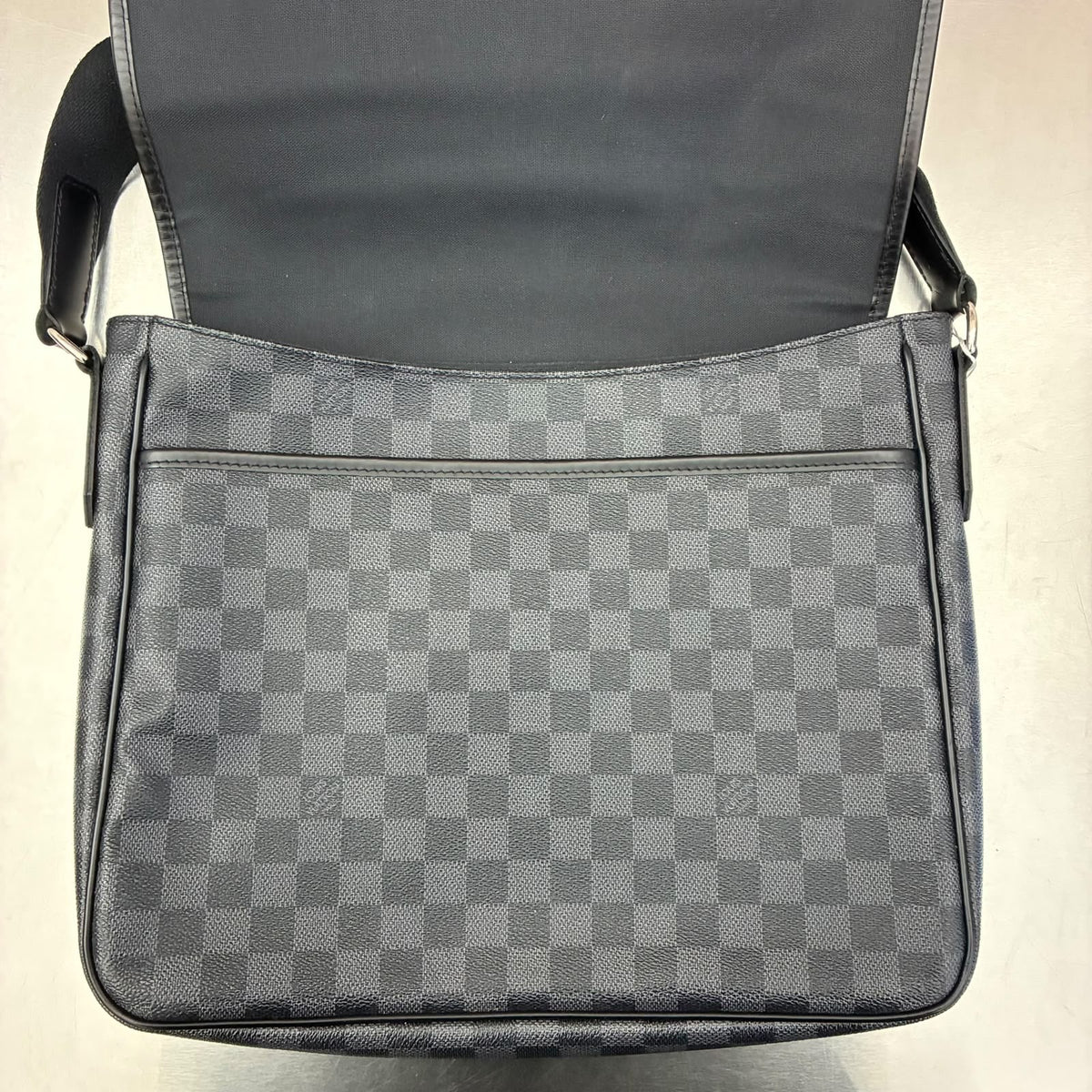 Louis Vuitton Daniel MM Damier Graphite