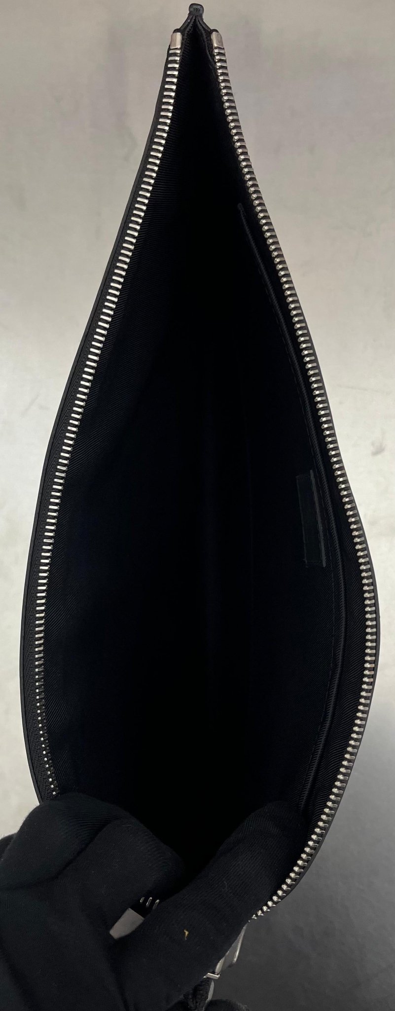 Louis Vuitton Discovery Pochette Infini Leder