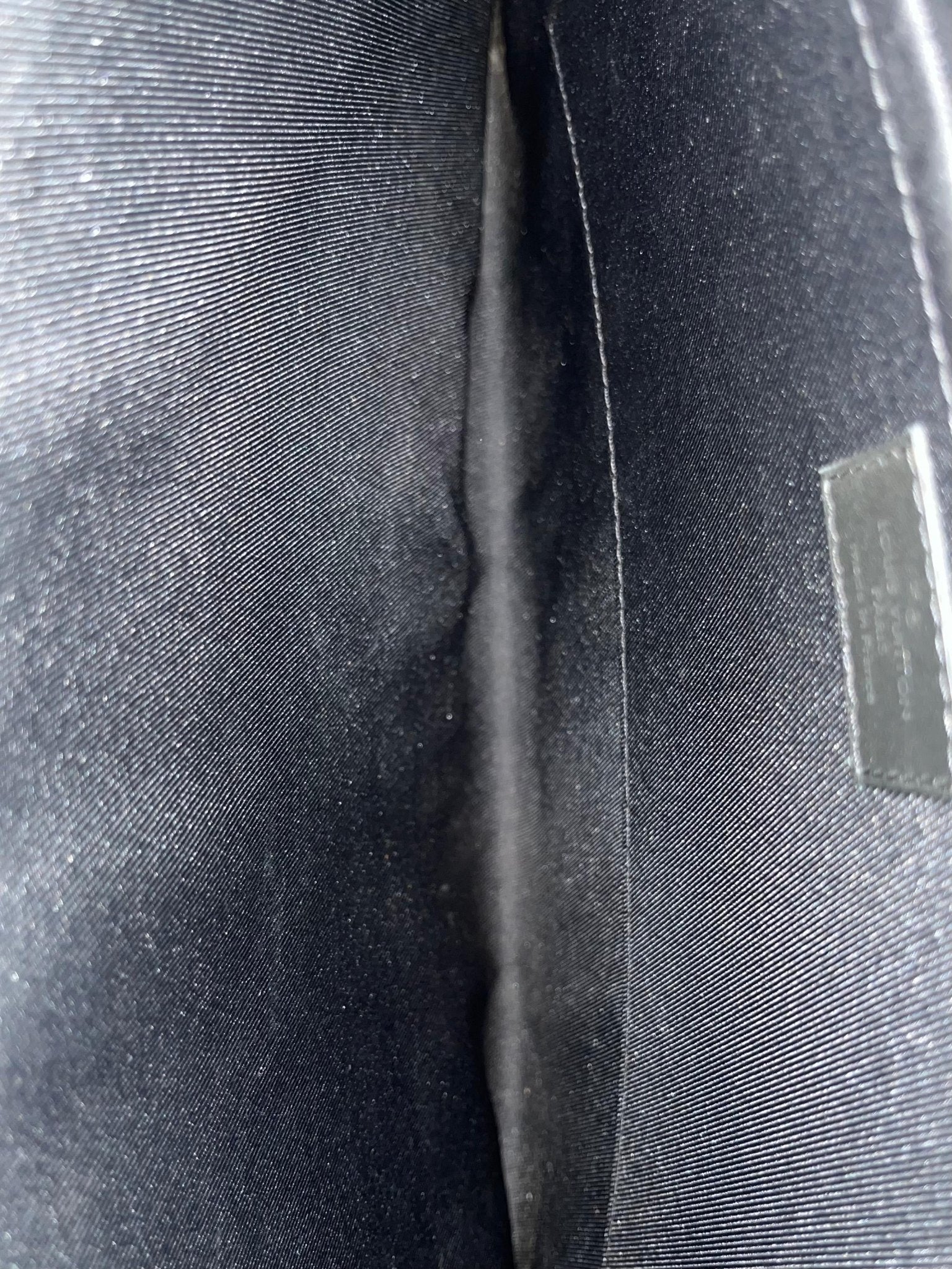 Louis Vuitton Discovery Pochette Infini Leder