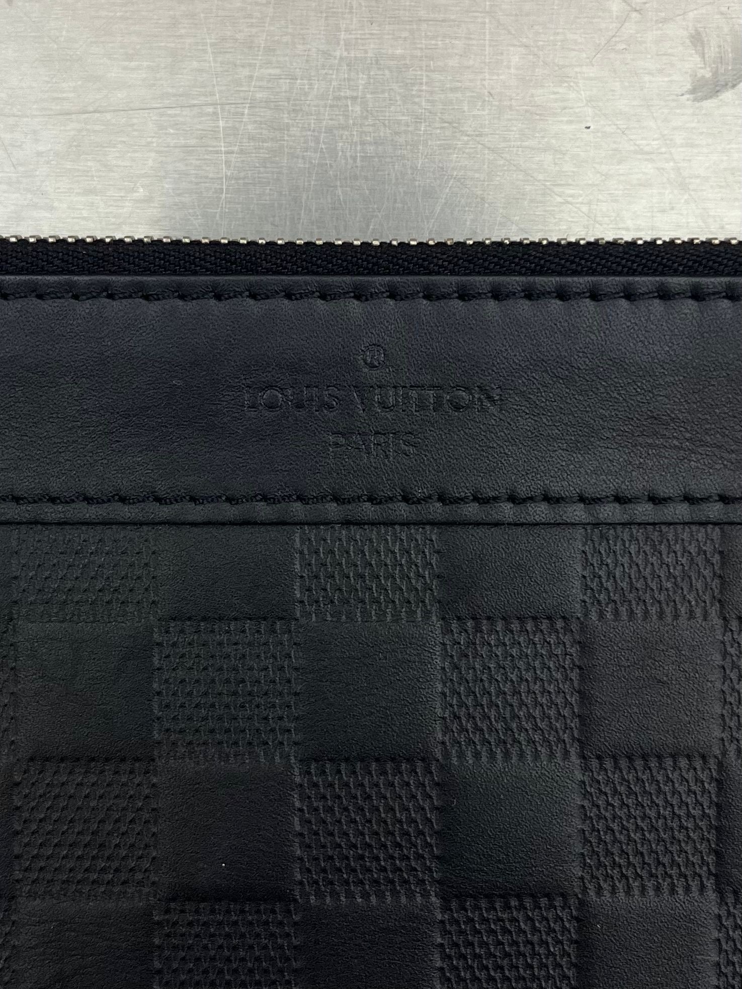 Louis Vuitton Discovery Pochette Infini Leder