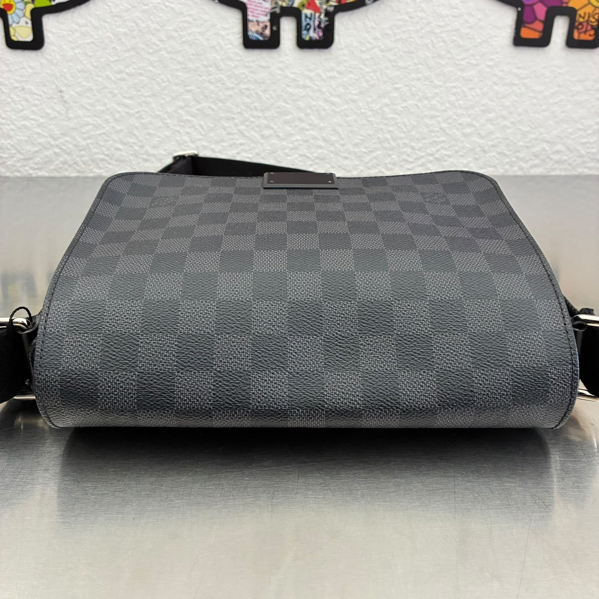 Louis Vuitton District Damier Graphite