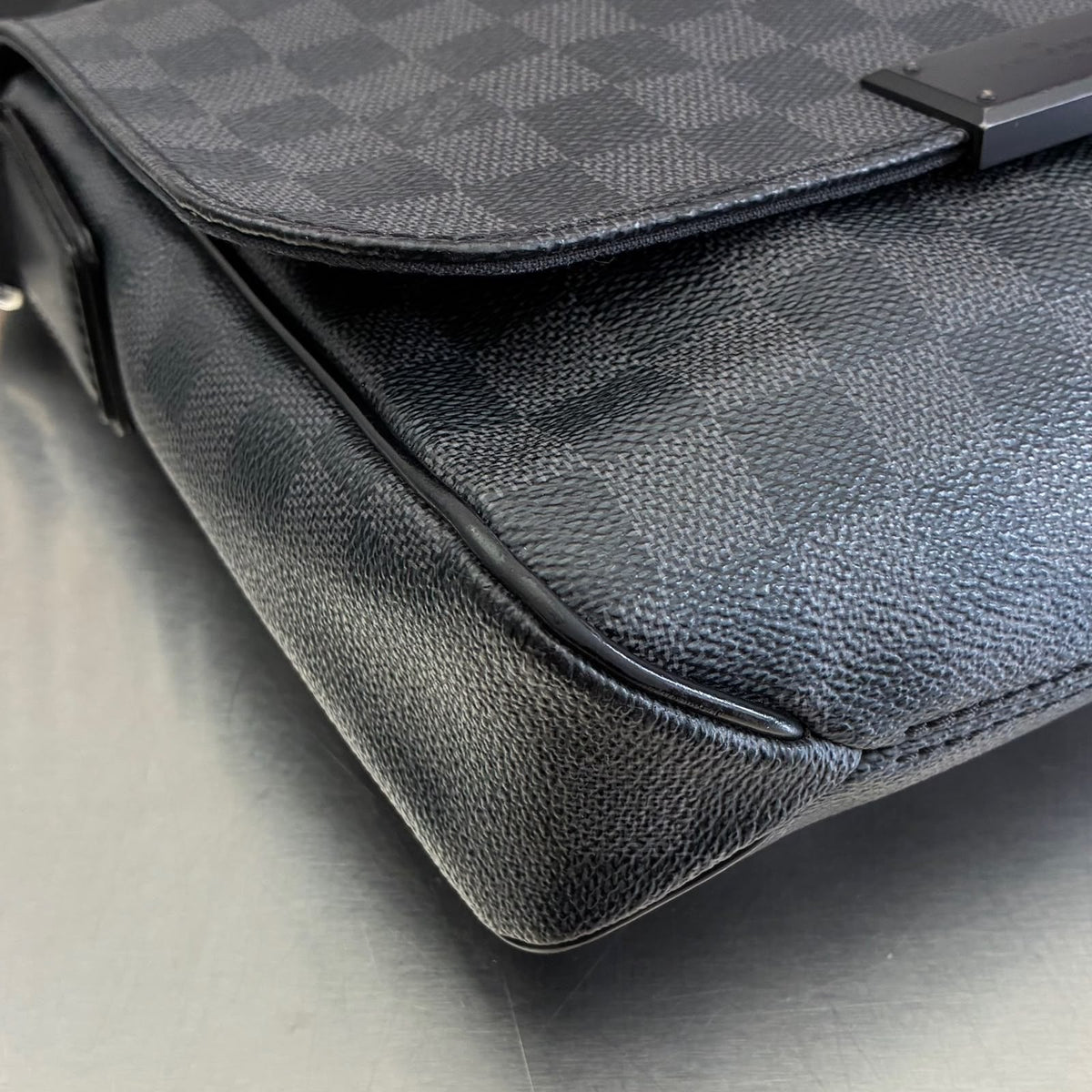 Louis Vuitton District Damier Graphite