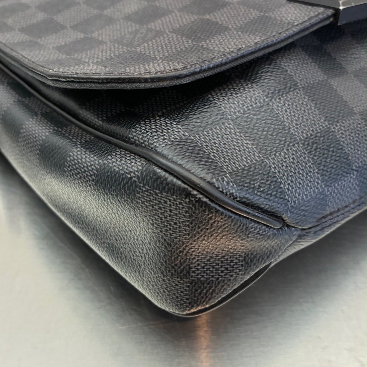 Louis Vuitton District PM Damier Graphite