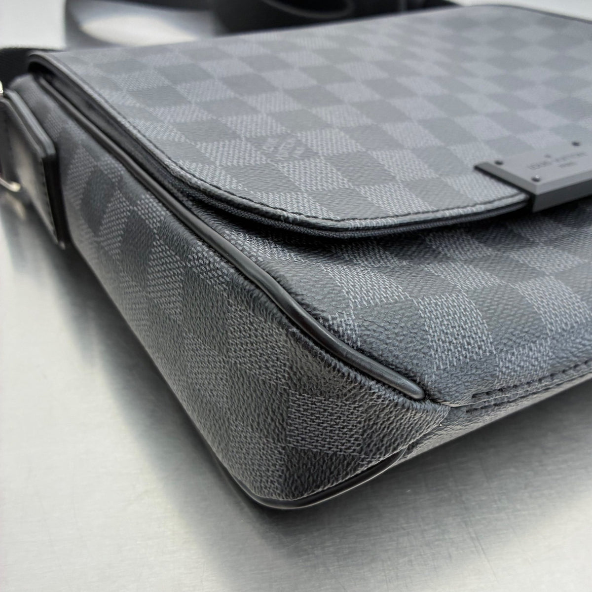 Louis Vuitton District PM Damier Graphite