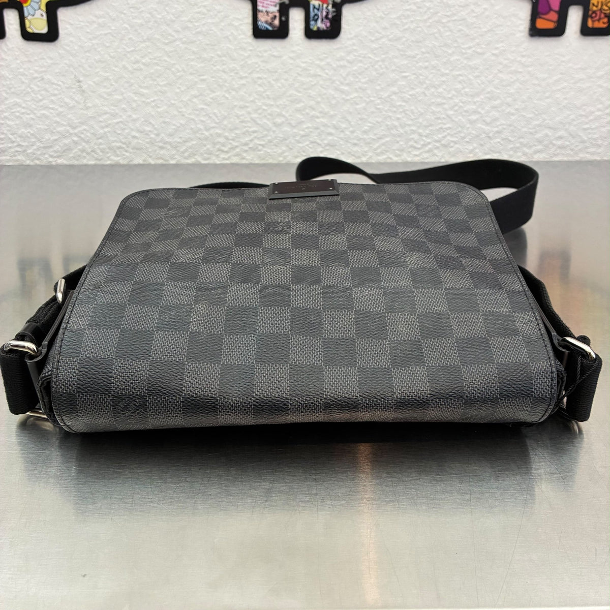 Louis Vuitton District PM Damier Graphite