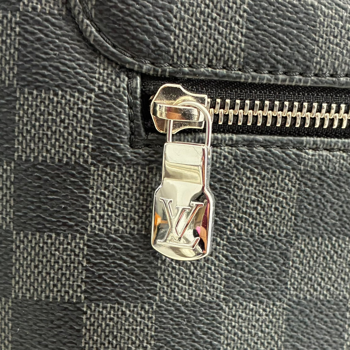 Louis Vuitton District PM Damier Graphite
