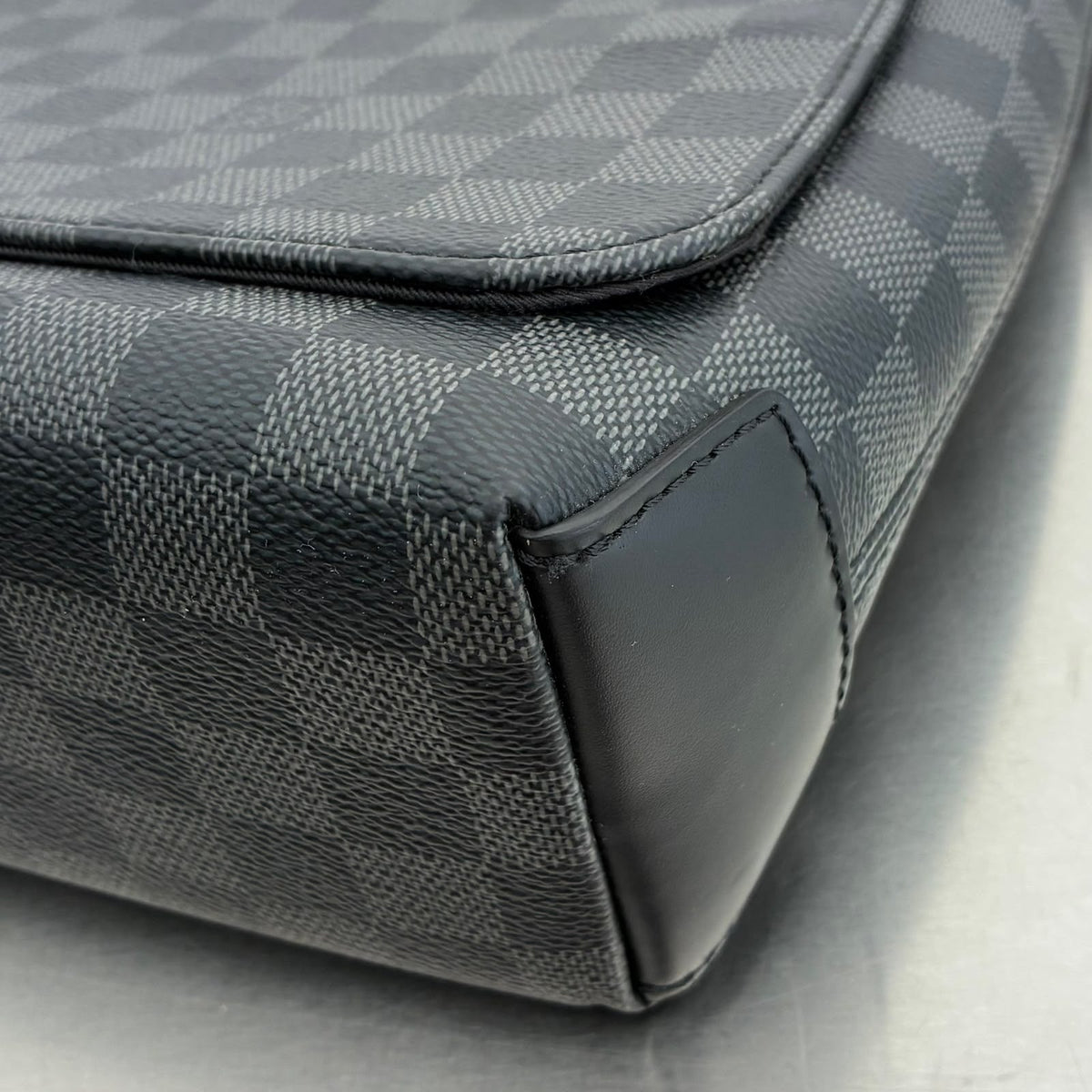 Louis Vuitton District PM Damier Graphite