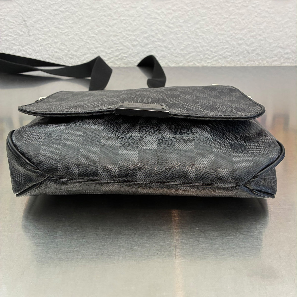 Louis Vuitton District PM Damier Graphite