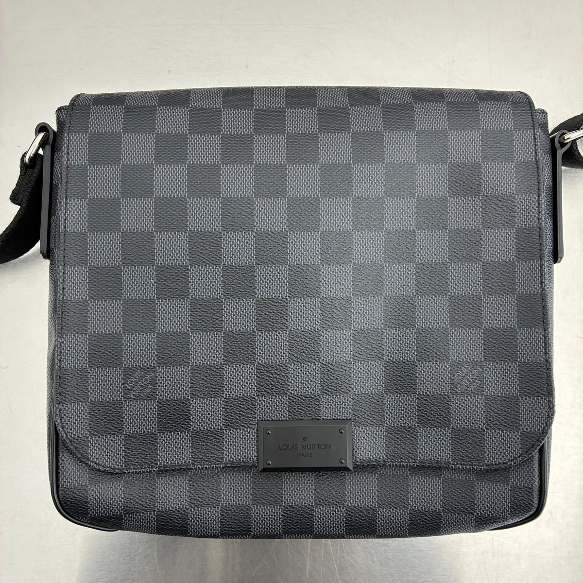 Louis Vuitton District PM Damier Graphite