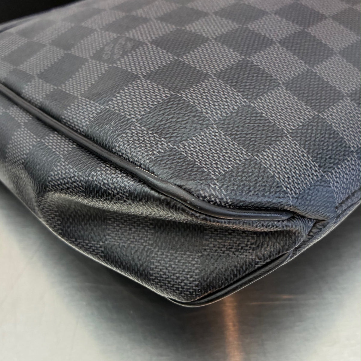 Louis Vuitton District PM Damier Graphite
