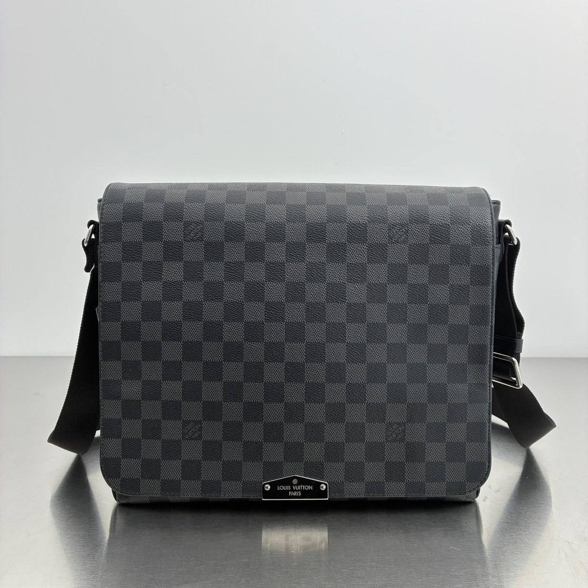 Louis Vuitton District PM Damier Graphite