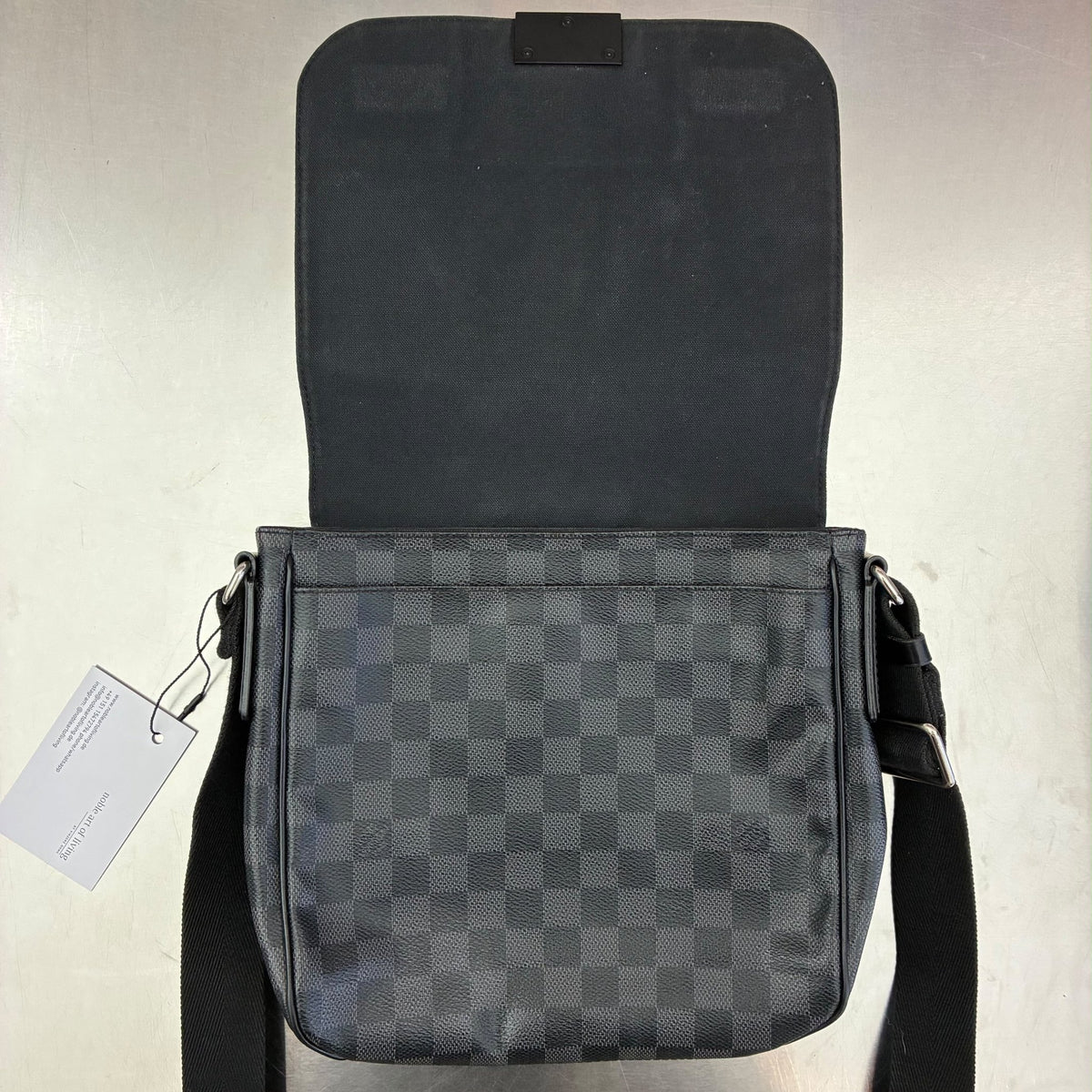 Louis Vuitton District PM Damier Graphite