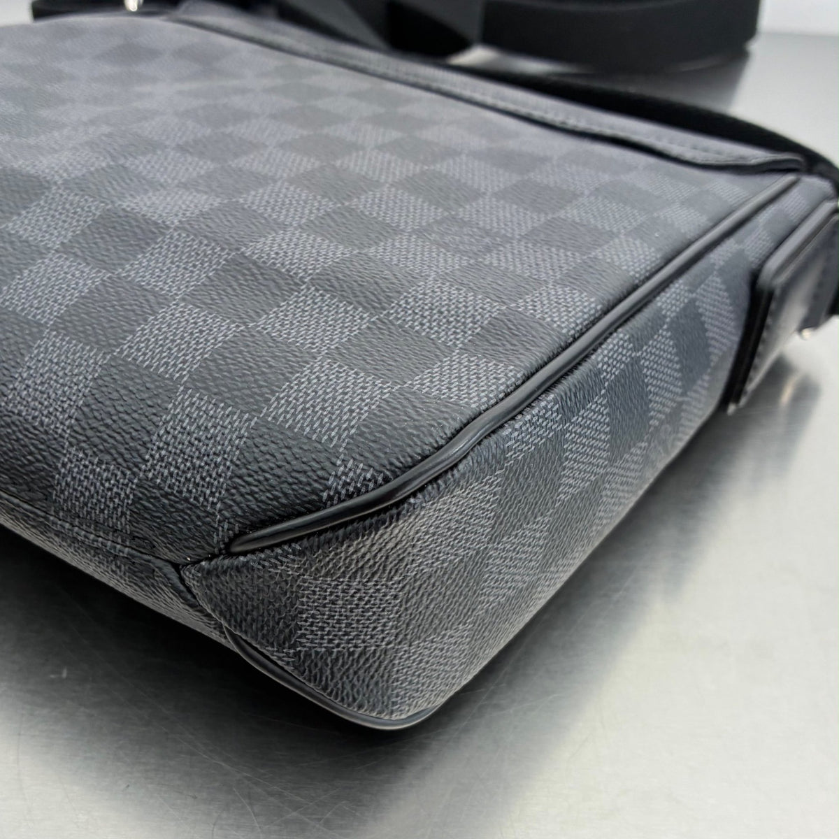 Louis Vuitton District PM Damier Graphite