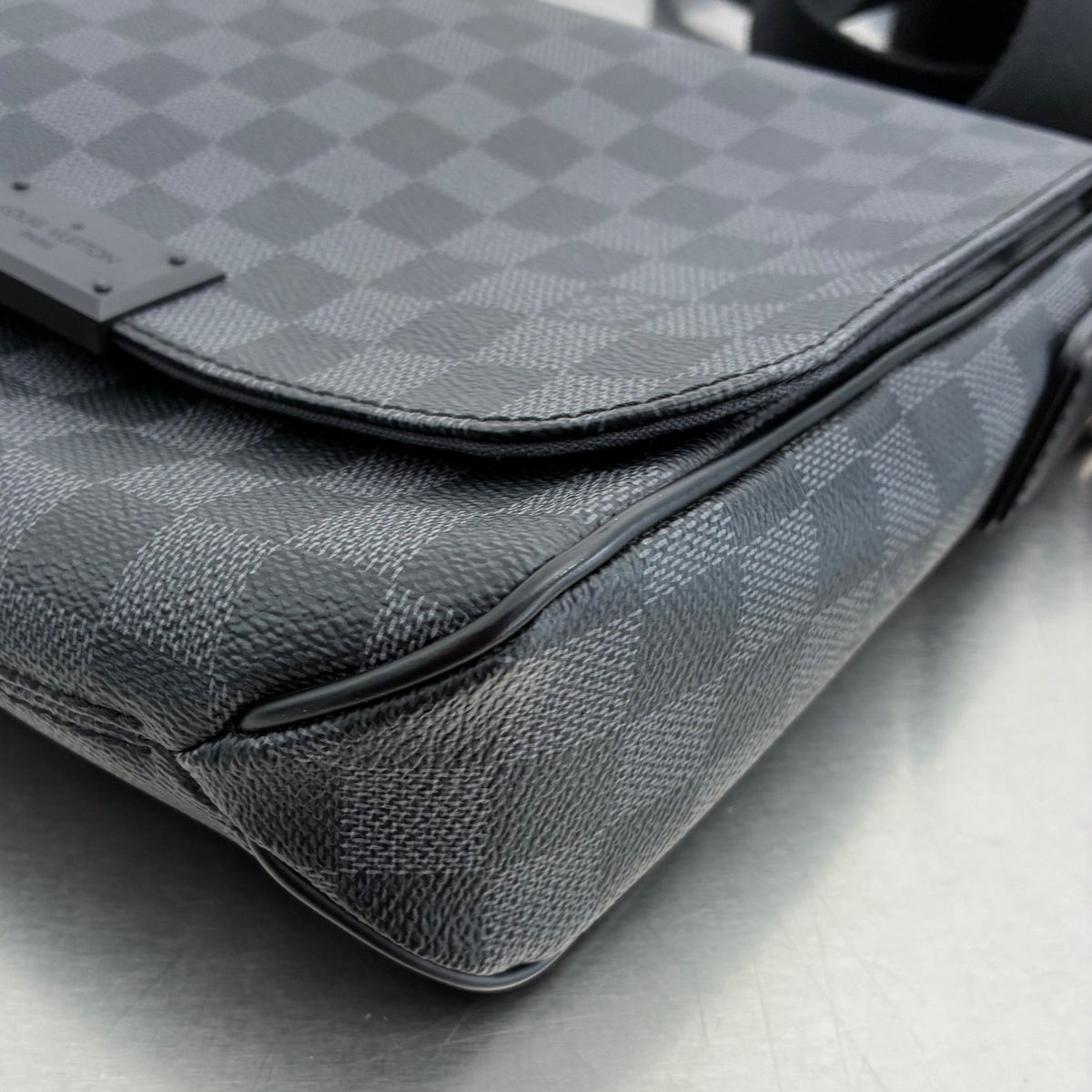 Louis Vuitton District PM Damier Graphite
