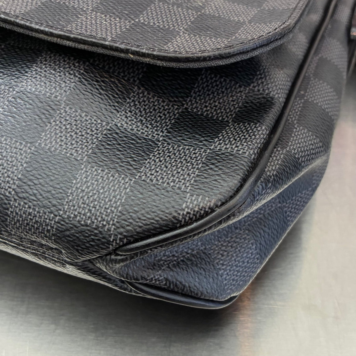 Louis Vuitton District PM Damier Graphite