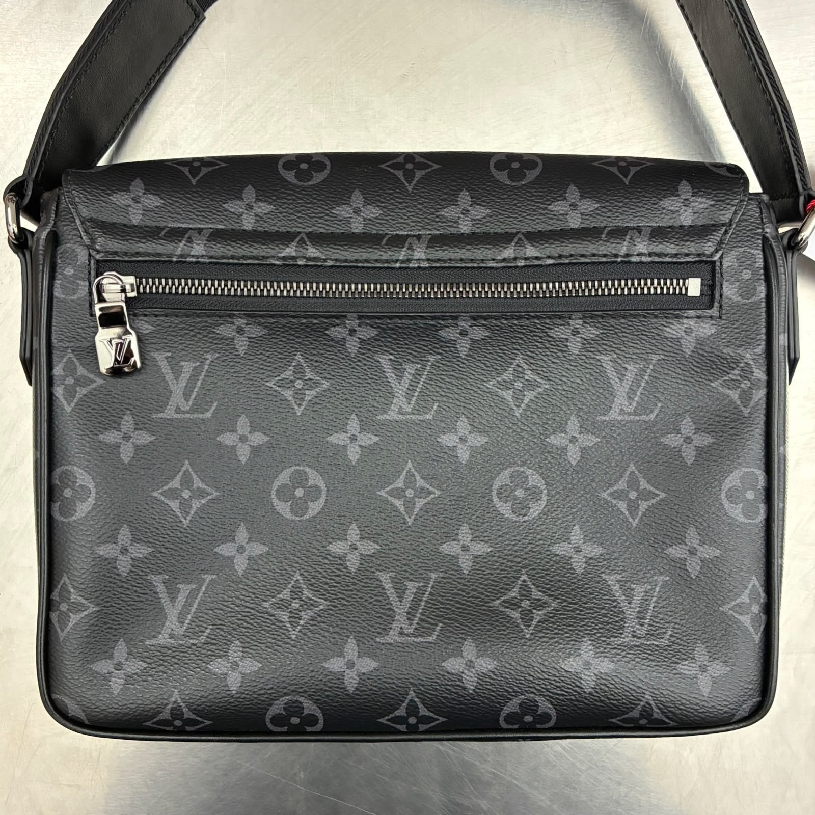 Louis Vuitton District PM Messenger Tasche
