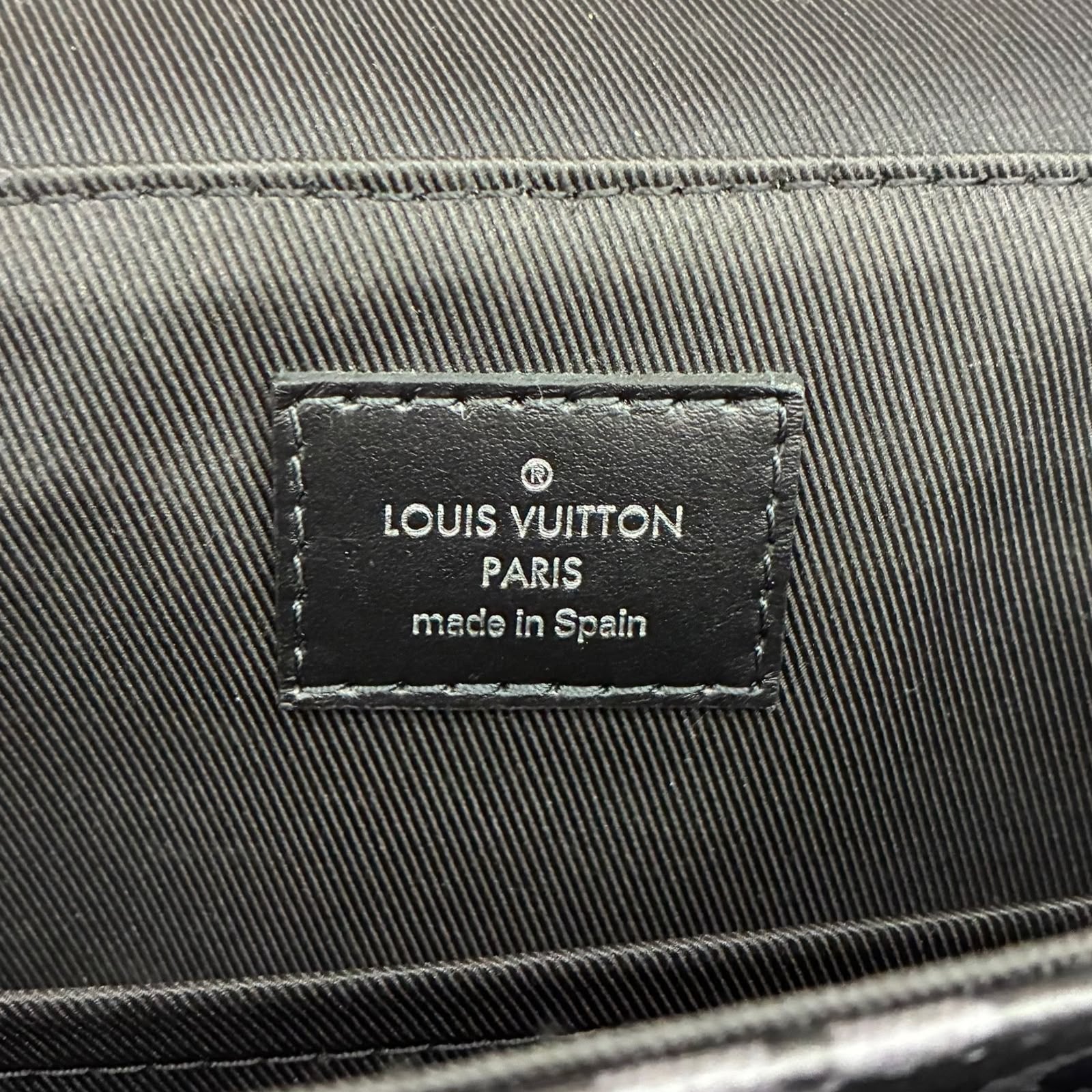 Louis Vuitton District PM Messenger Tasche