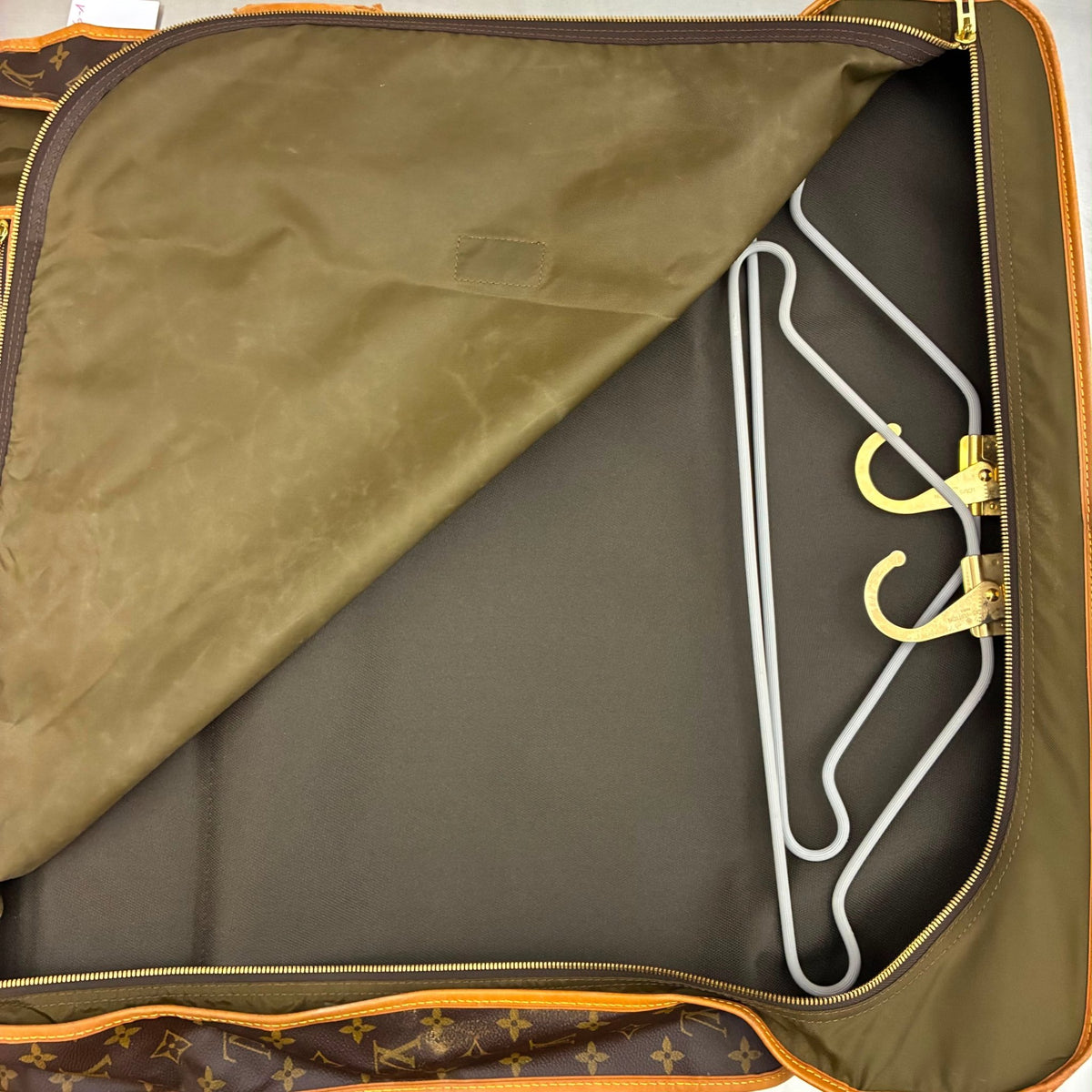 Louis Vuitton Große Kleidertasche mit zwei Kleiderbügeln und extra Innentasche / Monogam