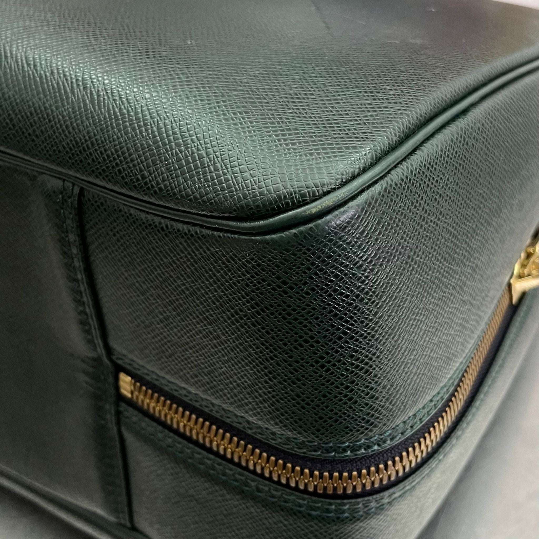 Louis Vuitton Helanga Taiga