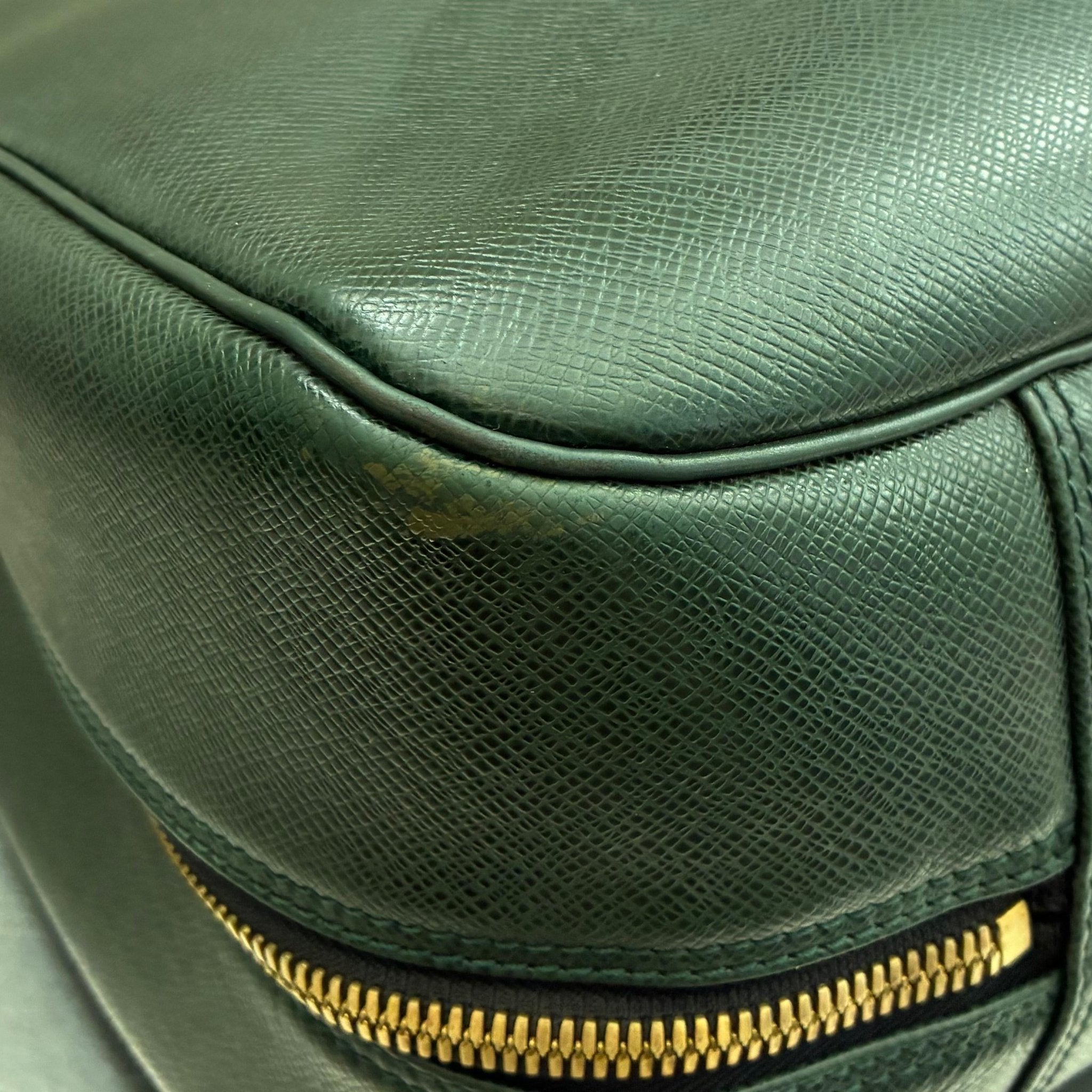 Louis Vuitton Helanga Taiga