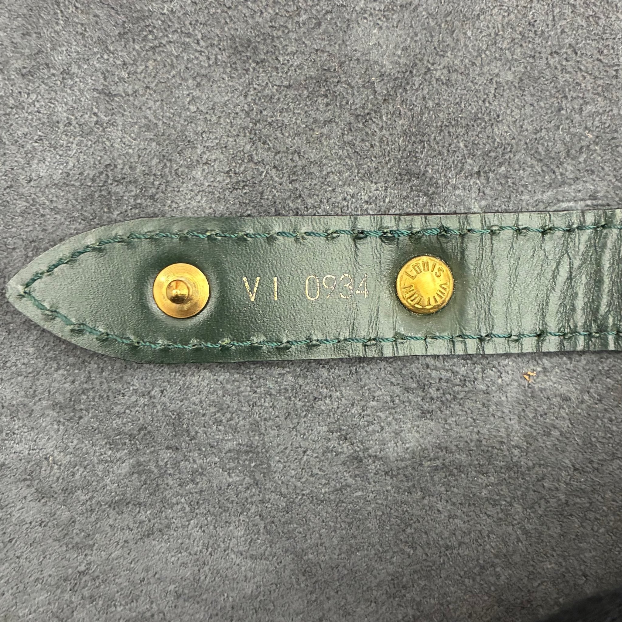 Louis Vuitton Helanga Taiga