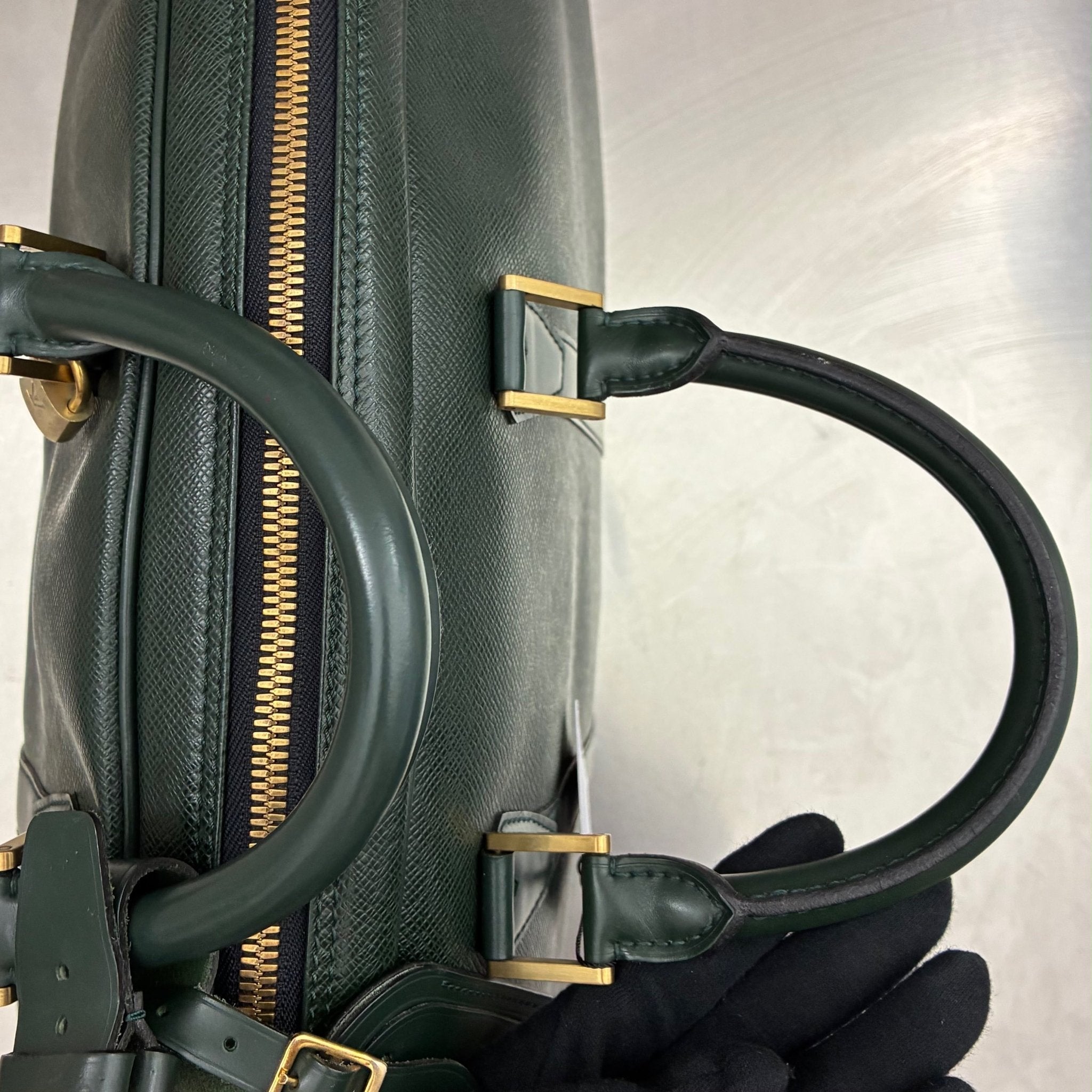Louis Vuitton Helanga Taiga