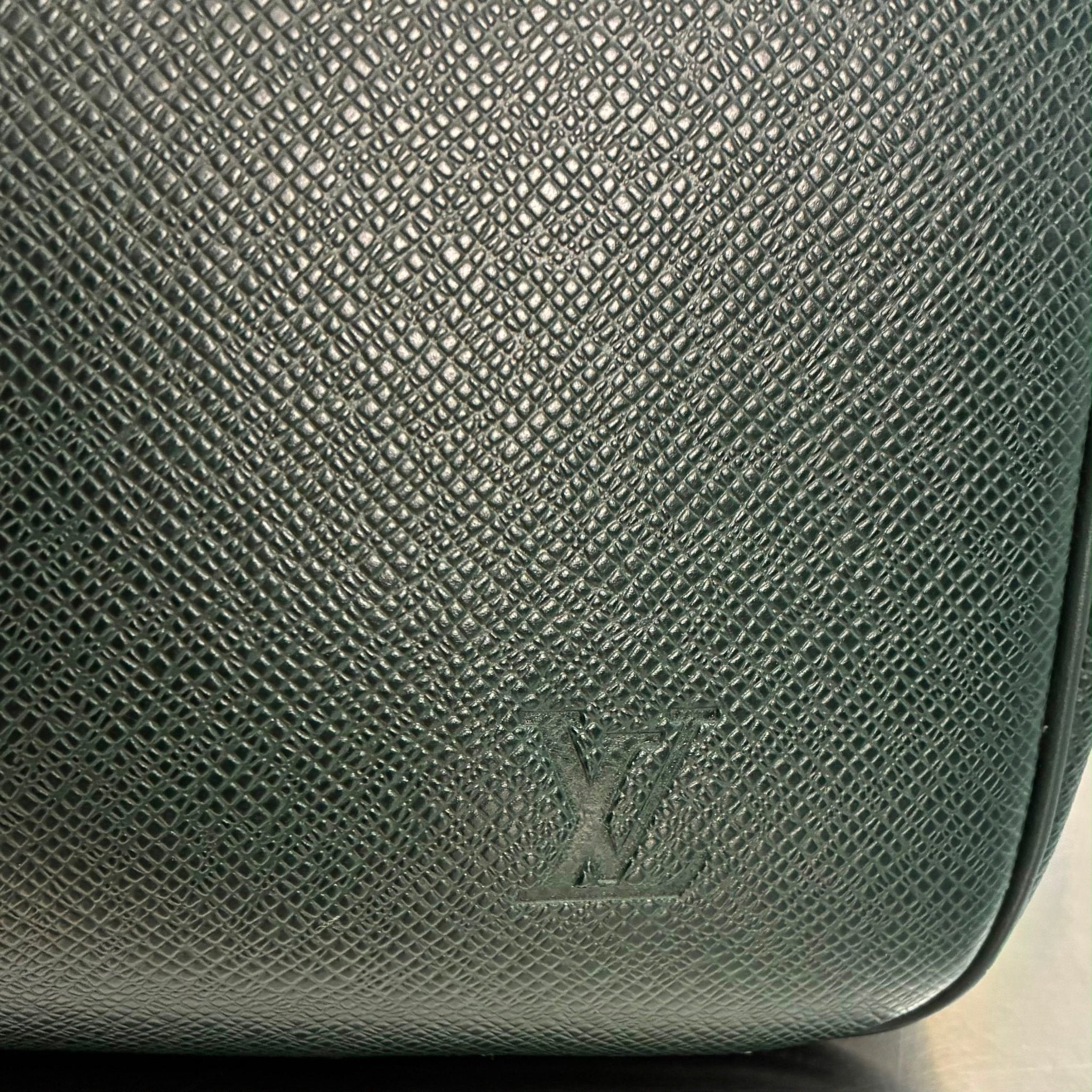 Louis Vuitton Helanga Taiga