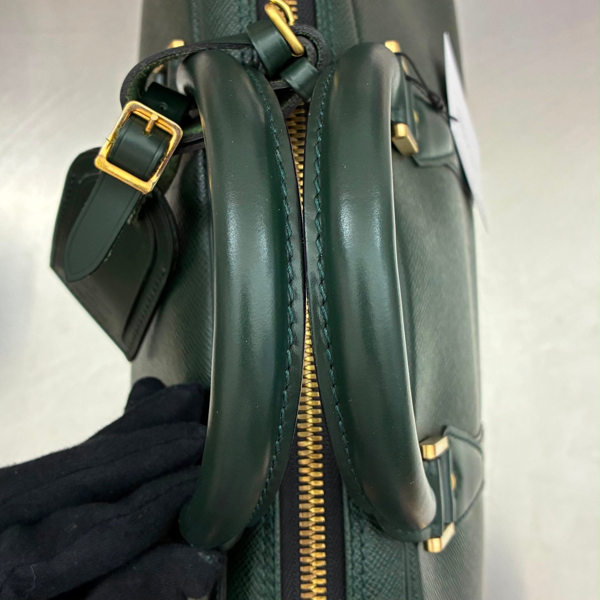 Louis Vuitton Helanga Taiga