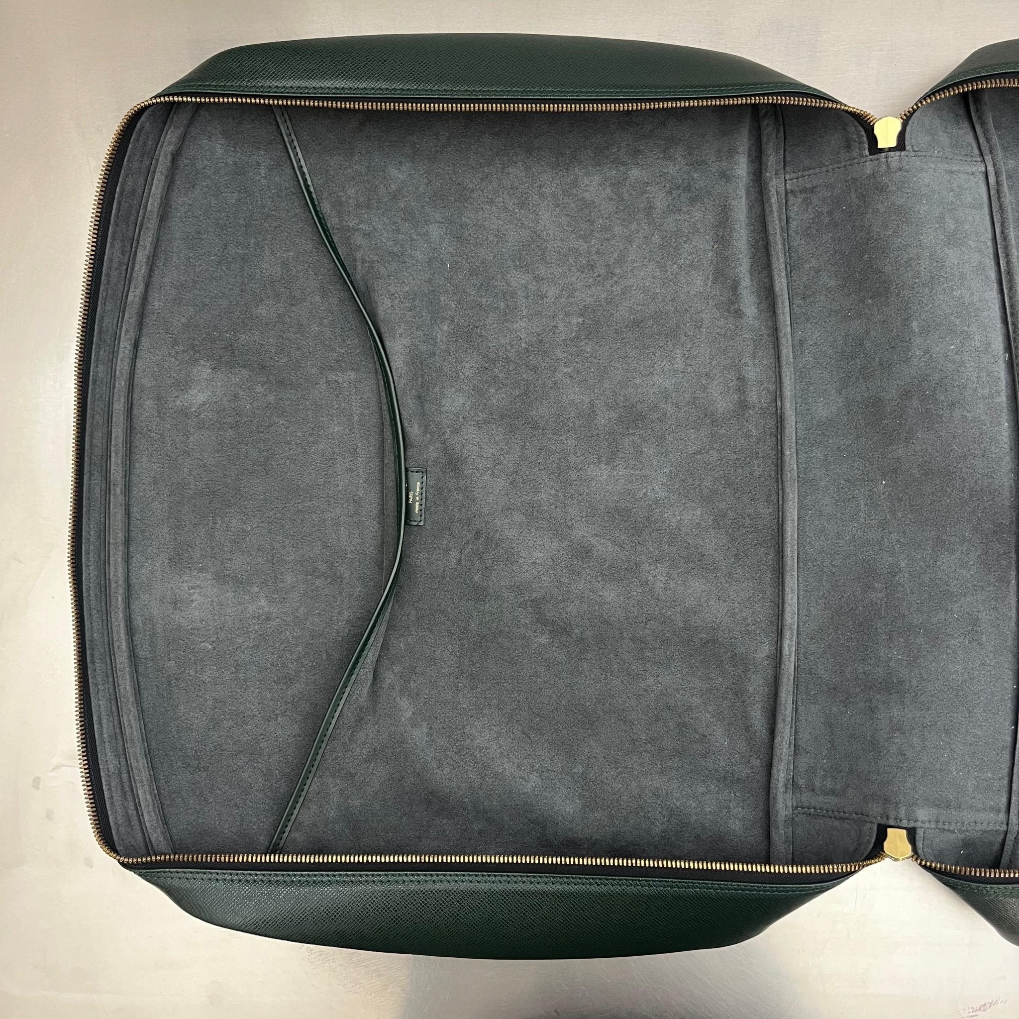 Louis Vuitton Helanga Taiga