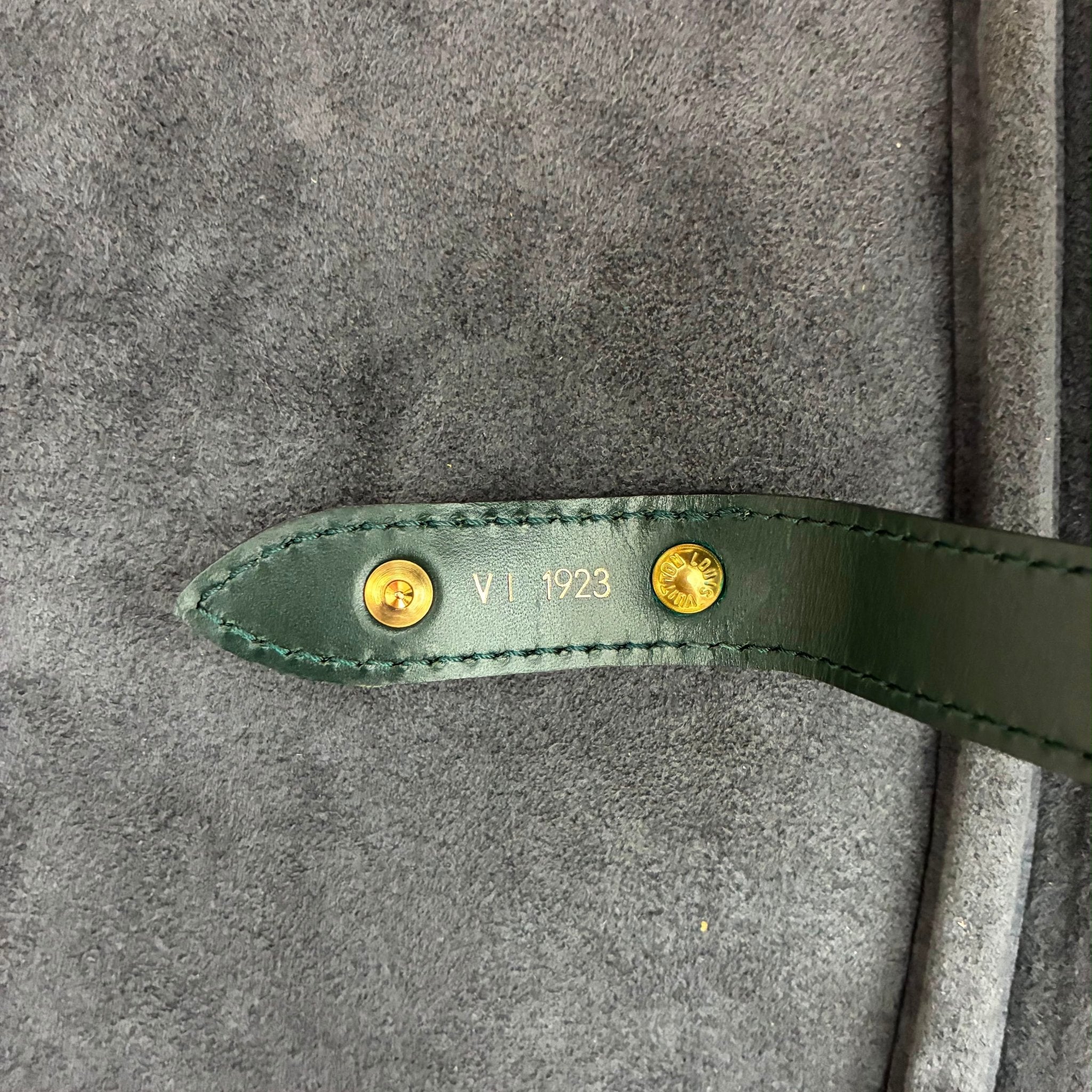 Louis Vuitton Helanga Taiga
