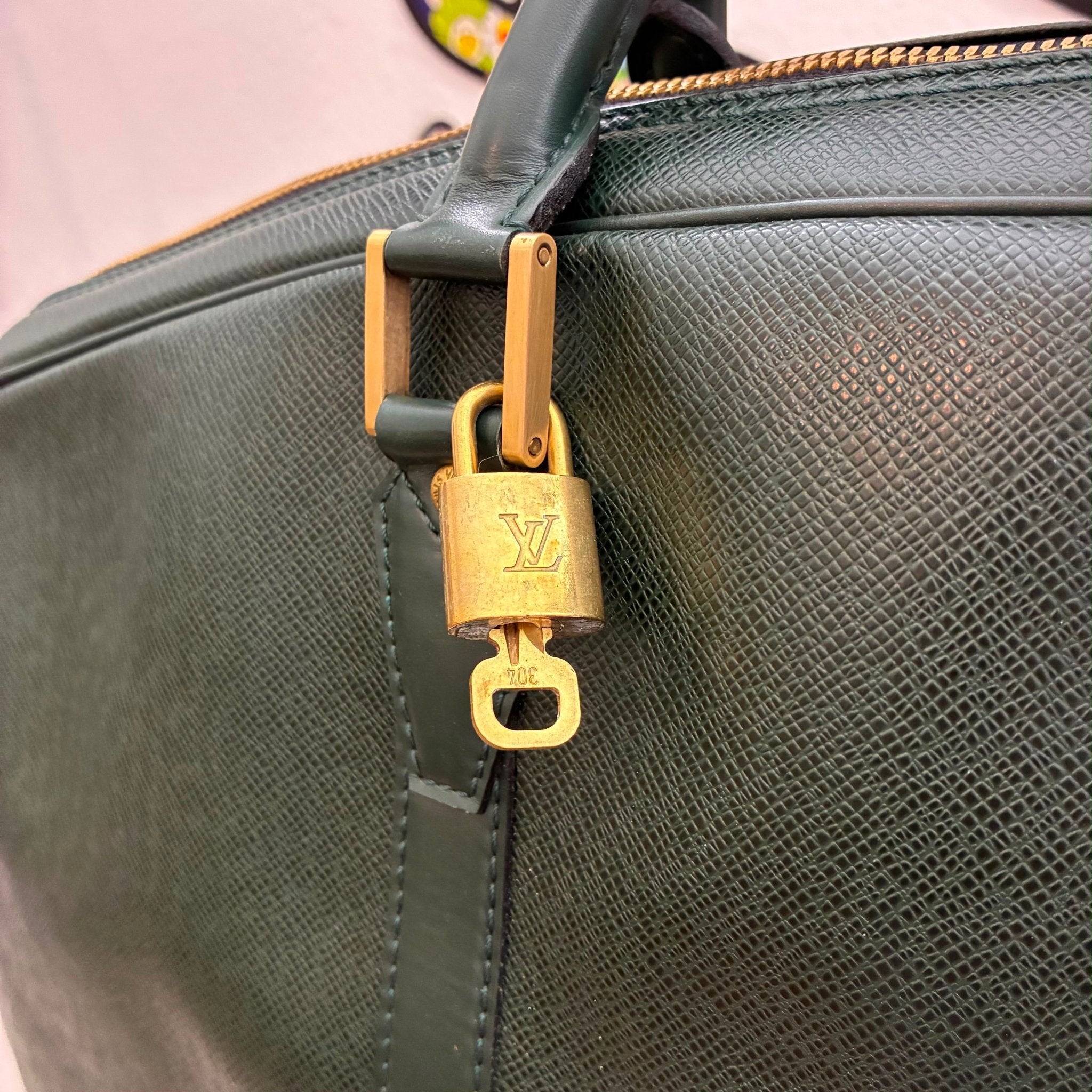 Louis Vuitton Helanga Taiga