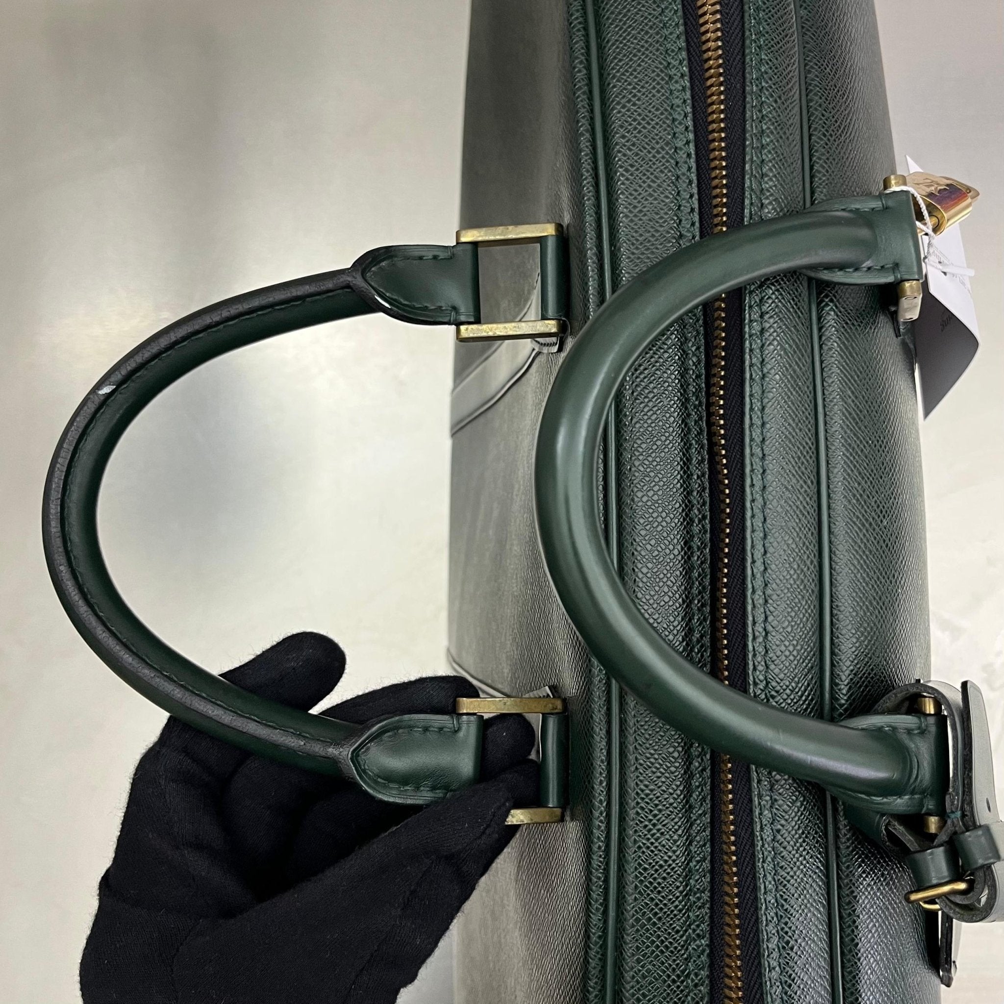 Louis Vuitton Helanga Taiga