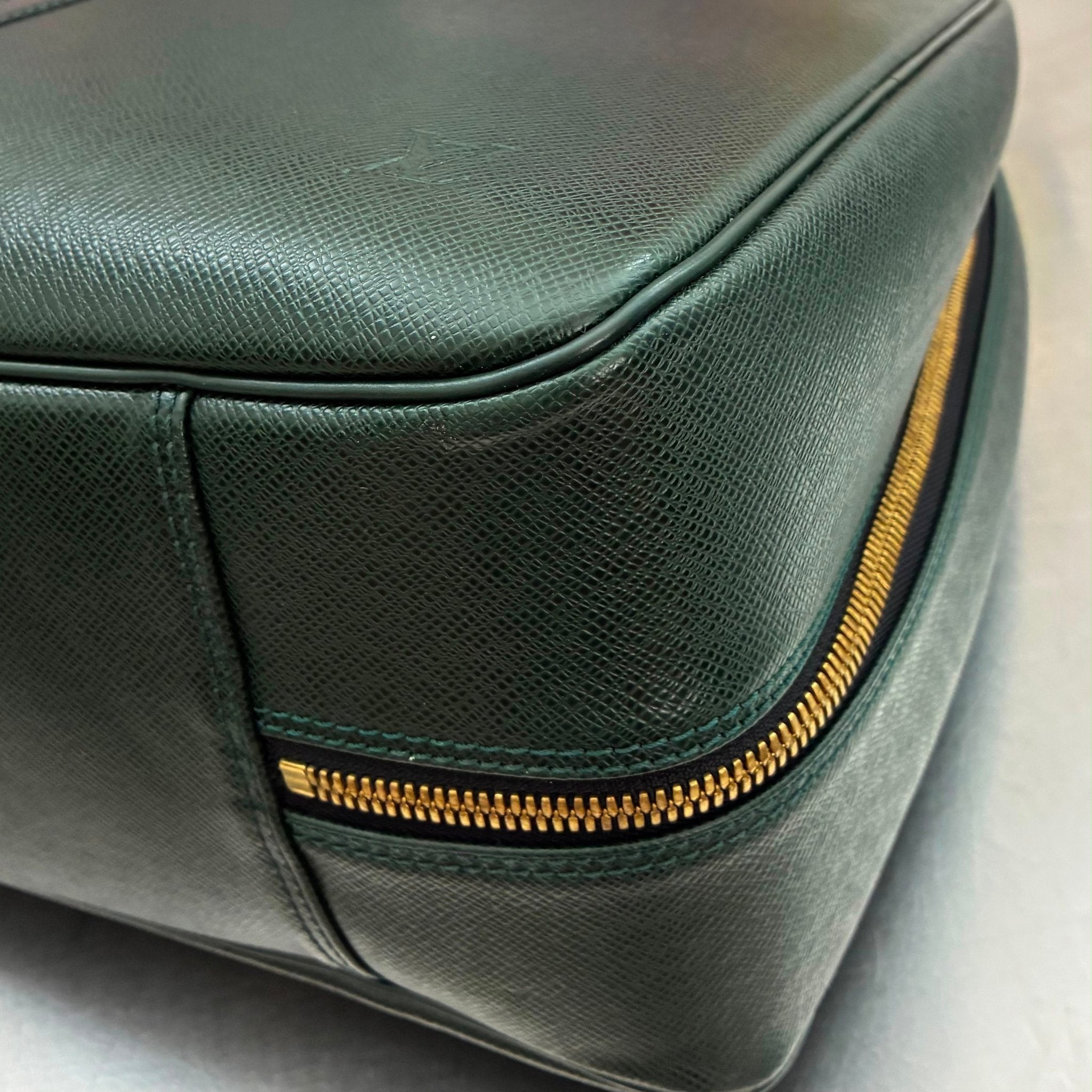 Louis Vuitton Helanga Taiga