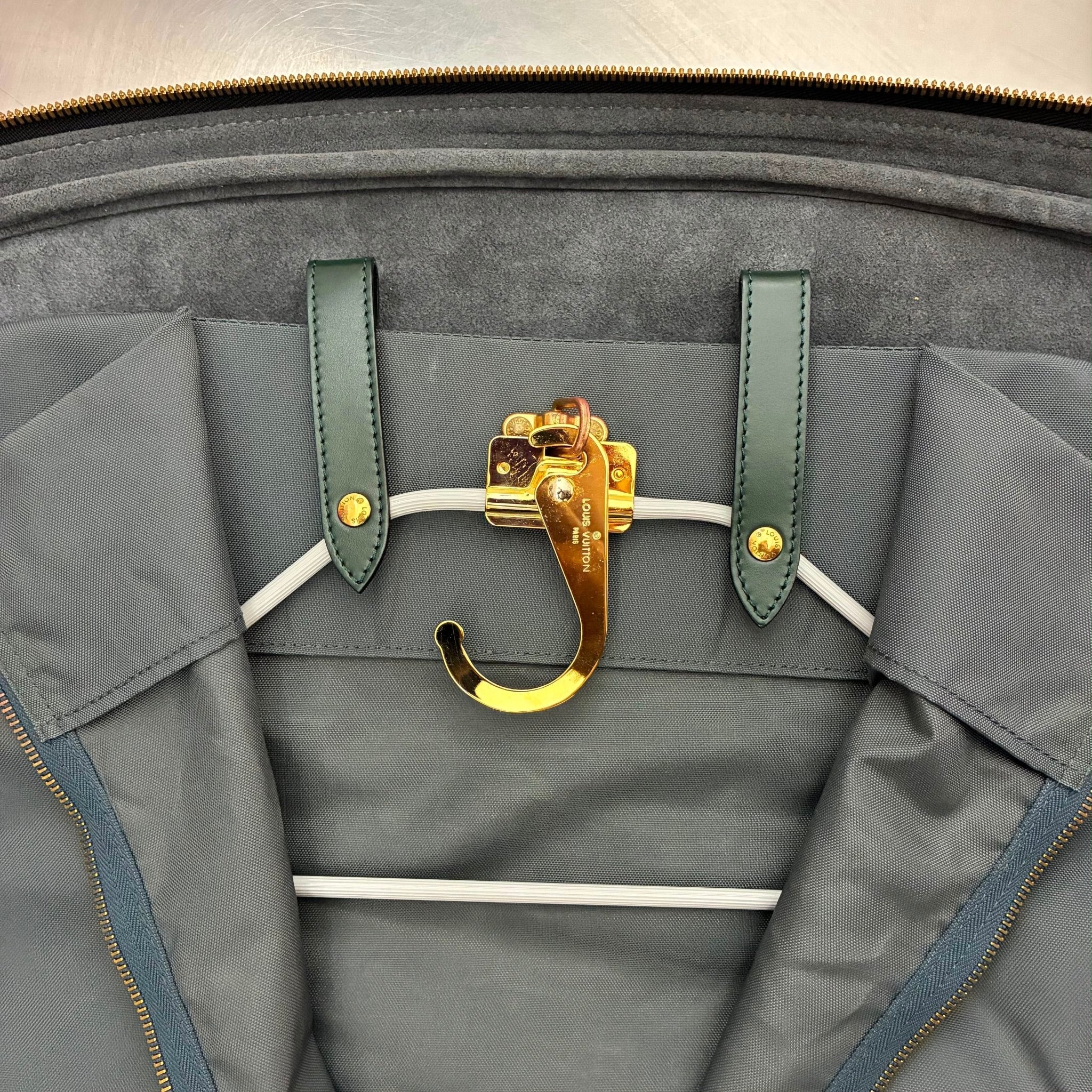 Louis Vuitton Helanga Taiga