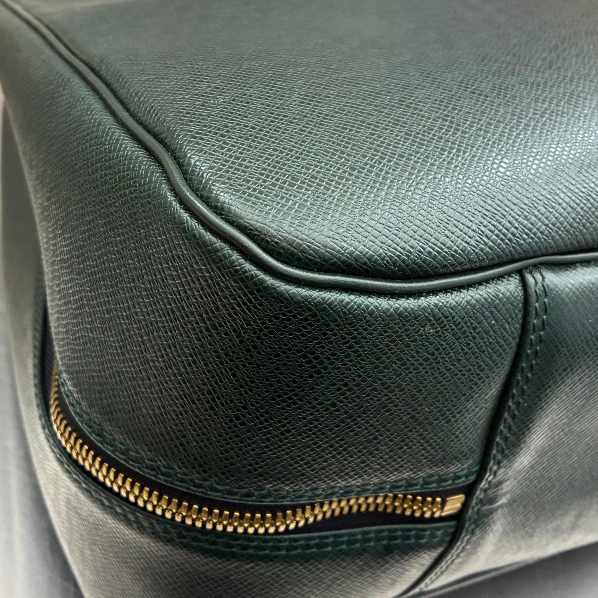 Louis Vuitton Helanga Taiga