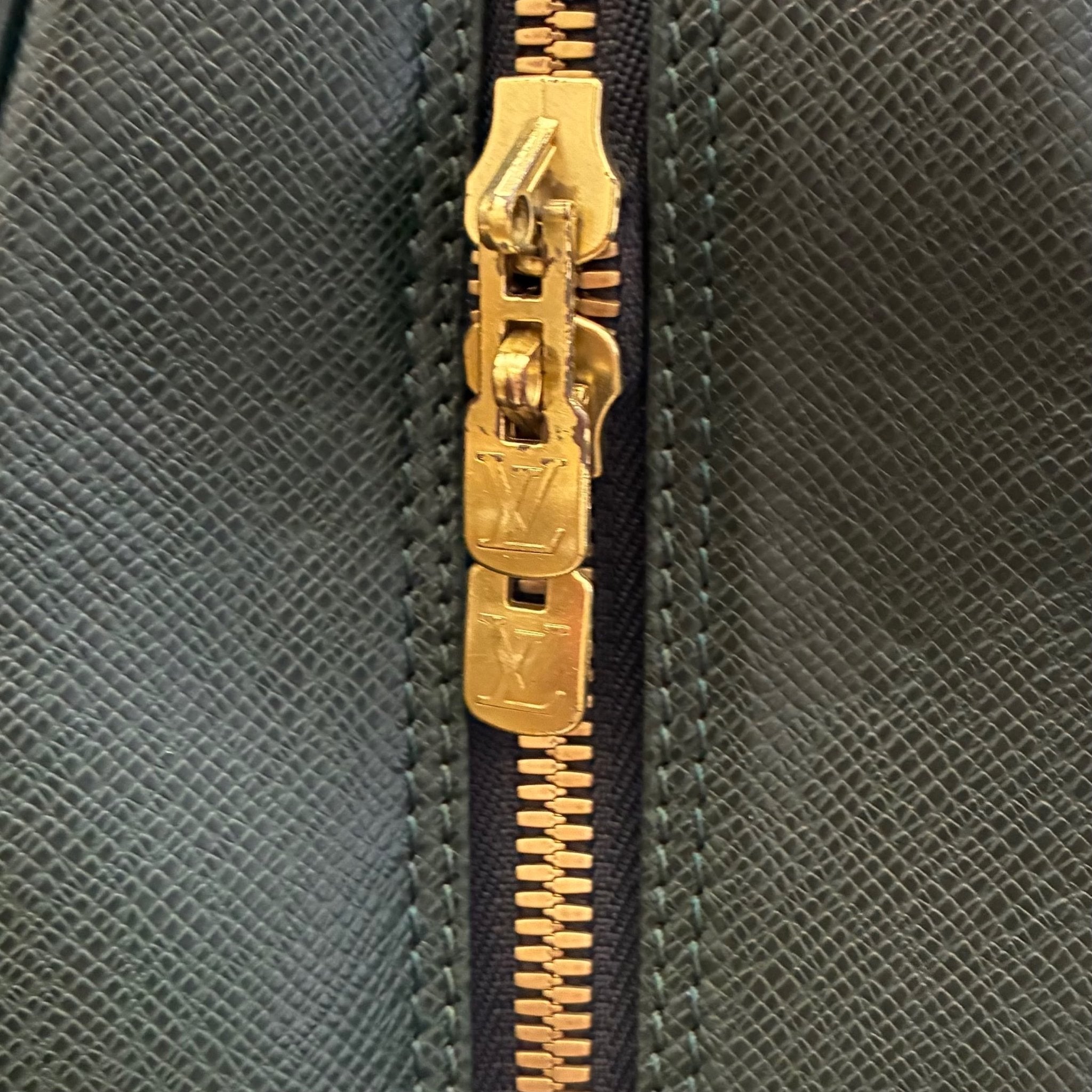 Louis Vuitton Helanga Taiga