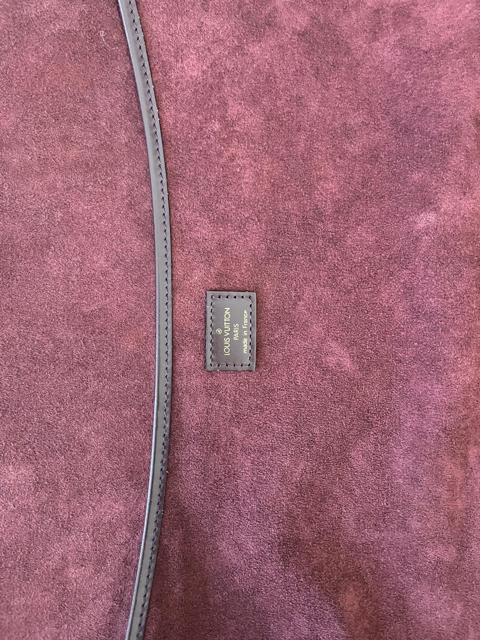 Louis Vuitton Helanga Taiga