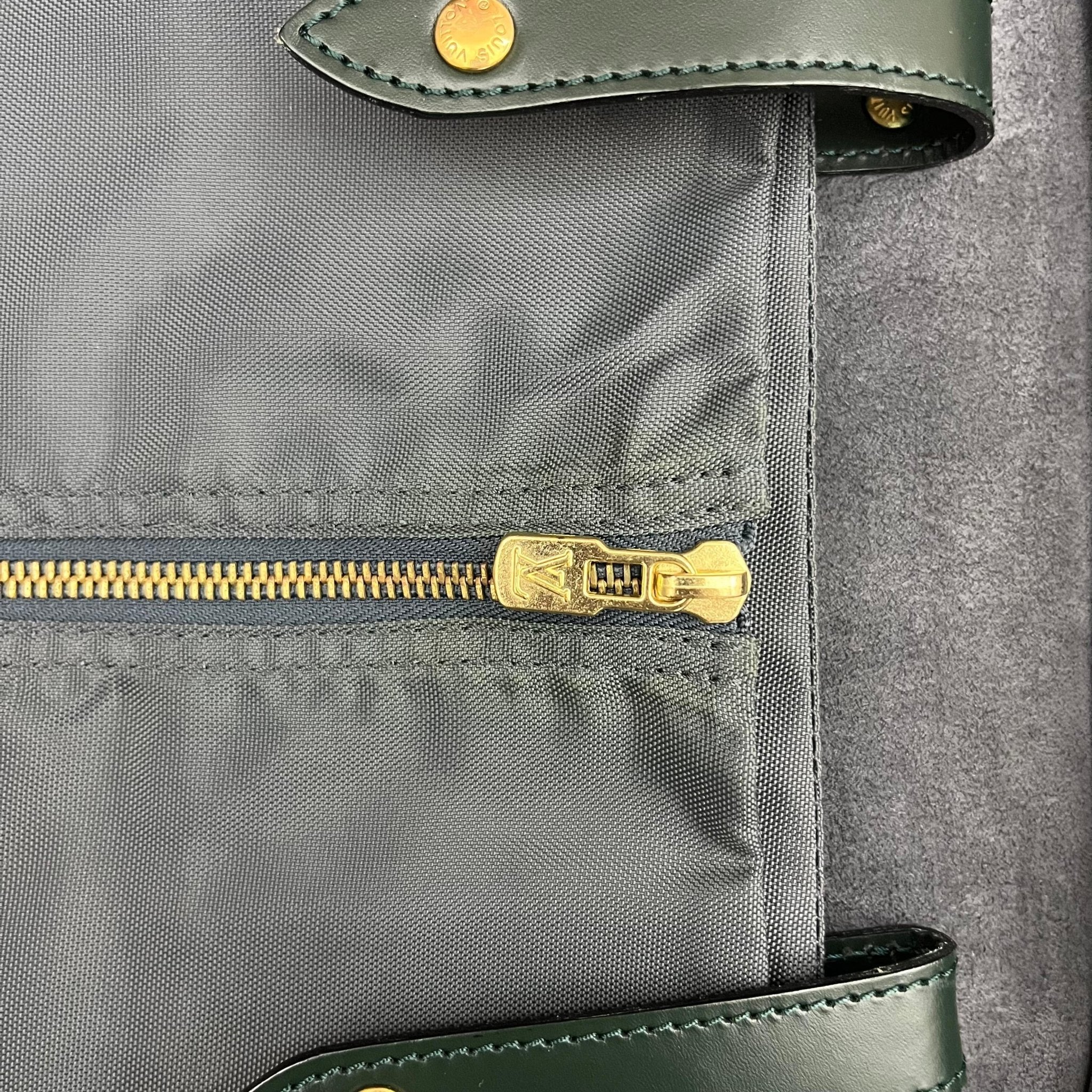 Louis Vuitton Helanga Taiga